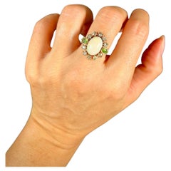 Antiker viktorianischer Cluster-Ring aus 18 Karat Gelbgold mit Opal, Diamant und Demantoid-Granat