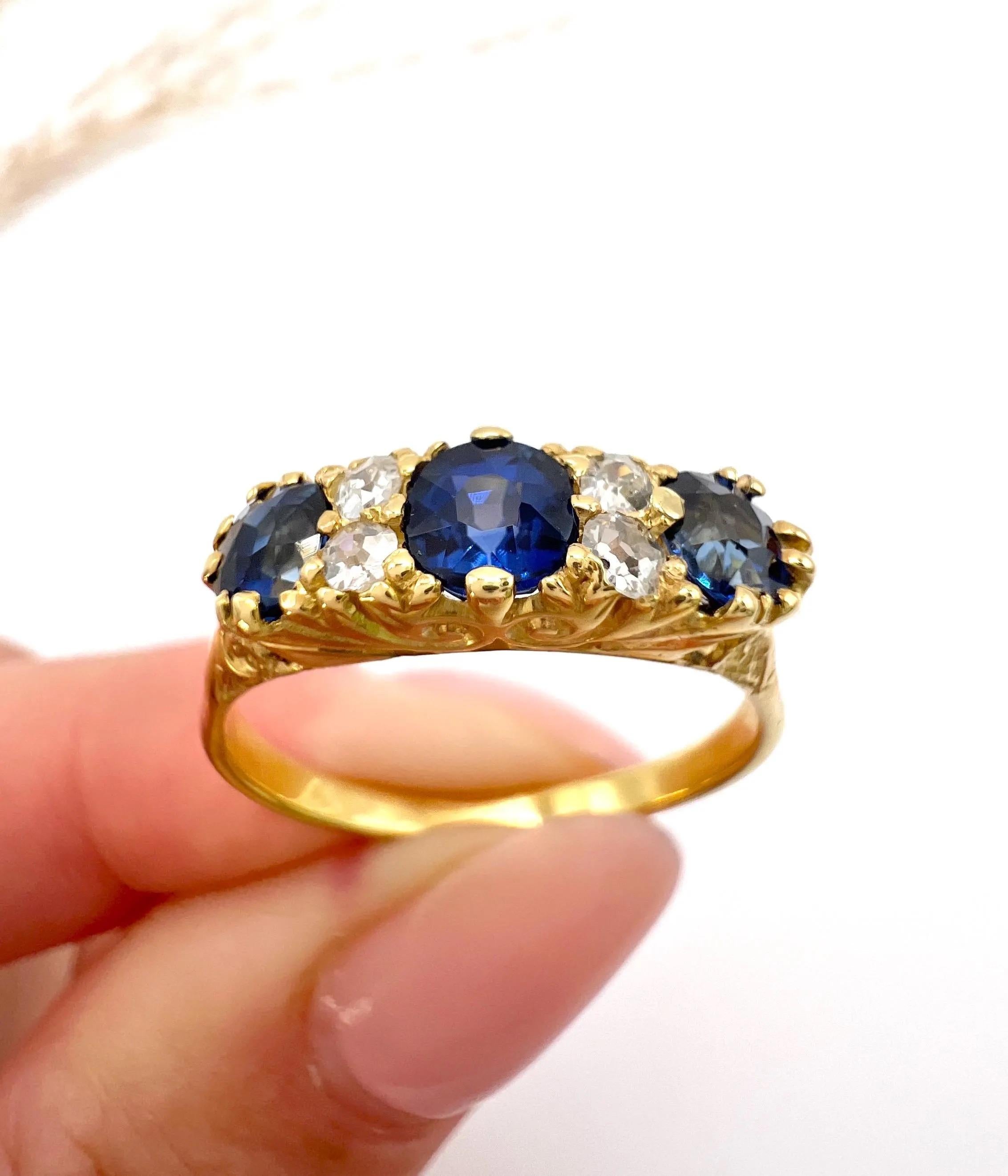 Bague ancienne en or jaune 18ct, saphir victorien et diamant sculpté à sept pierres en vente 3