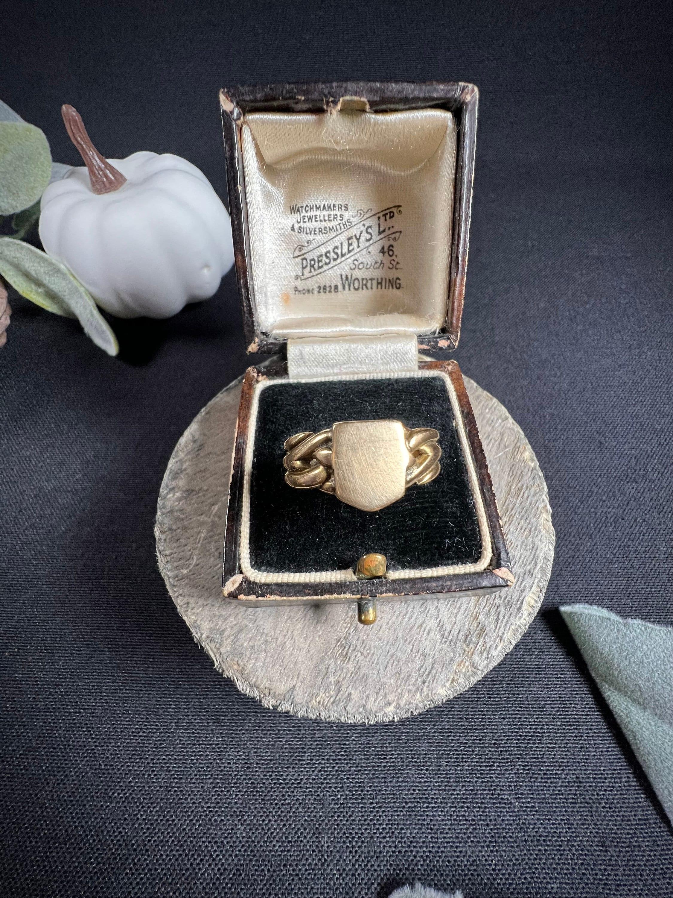 Édouardien Bague signet victorienne ancienne en or jaune 18 carats tissée en forme de bouclier en vente