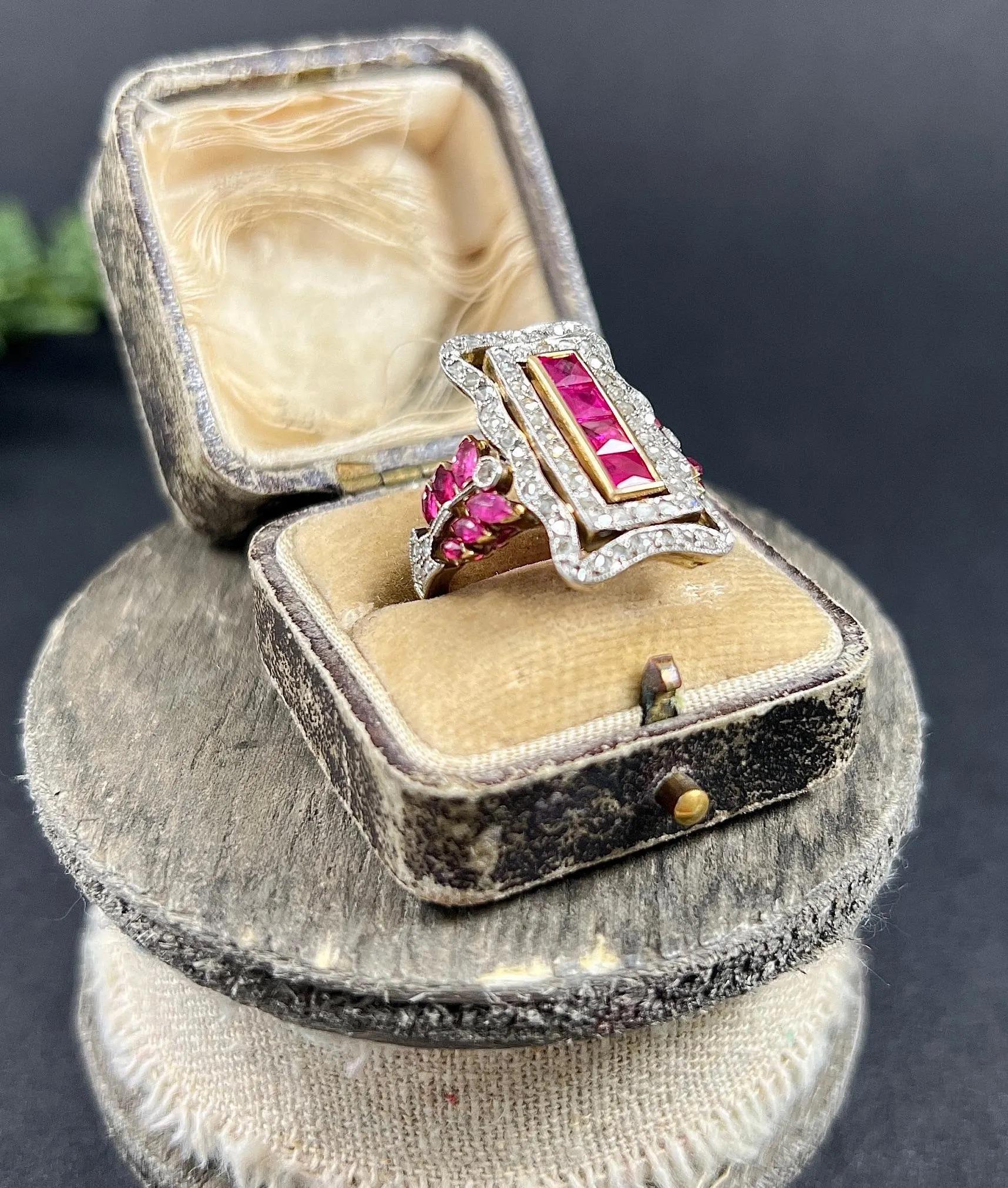 Bague édouardienne ancienne en or jaune et blanc 18 carats, rubis rectangulaire fantaisie et diamants en vente 4