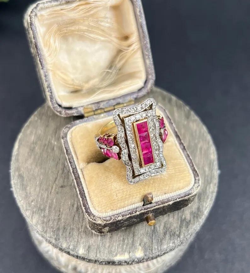 Bague édouardienne ancienne en or jaune et blanc 18 carats, rubis rectangulaire fantaisie et diamants en vente 5