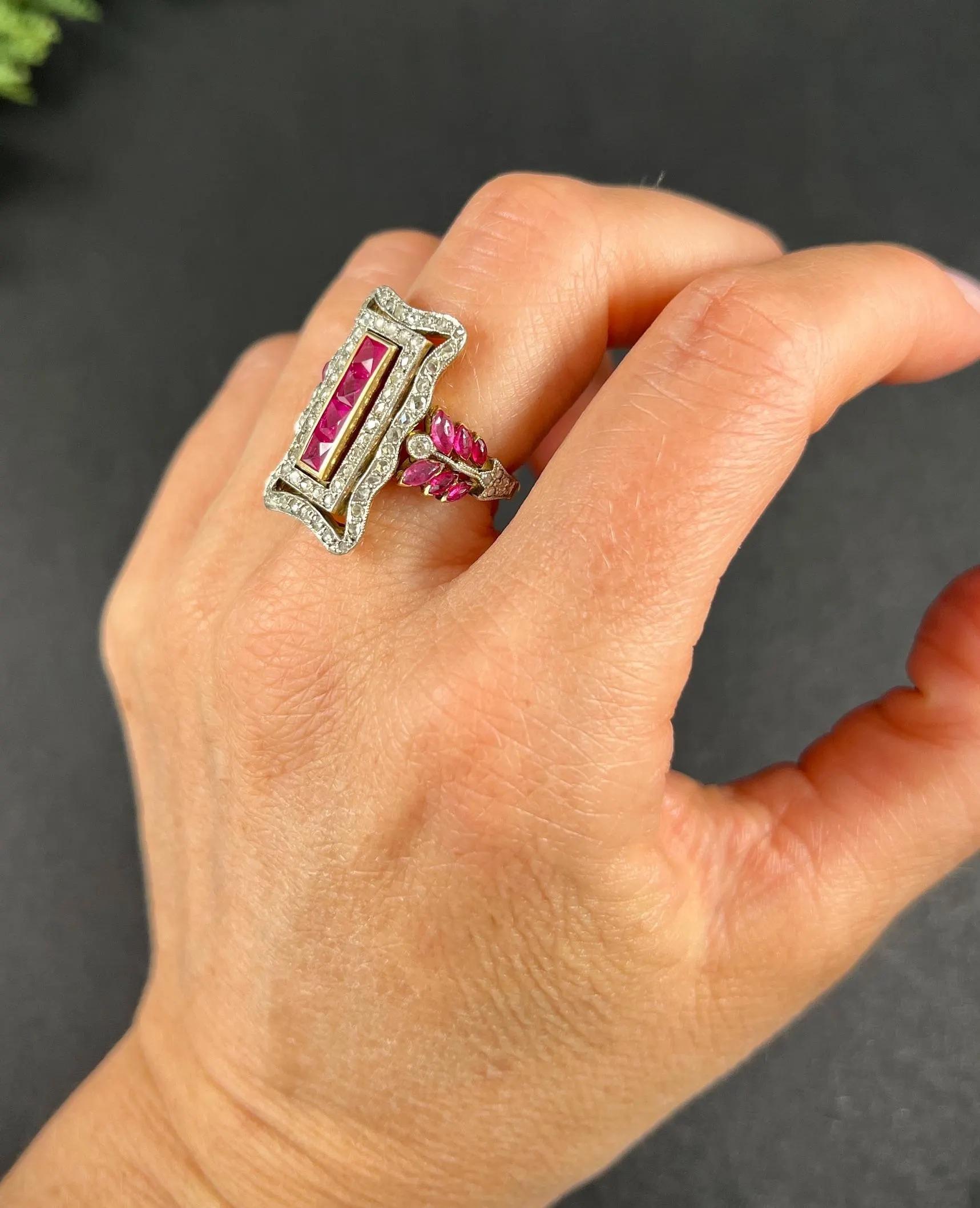 Édouardien Bague édouardienne ancienne en or jaune et blanc 18 carats, rubis rectangulaire fantaisie et diamants en vente
