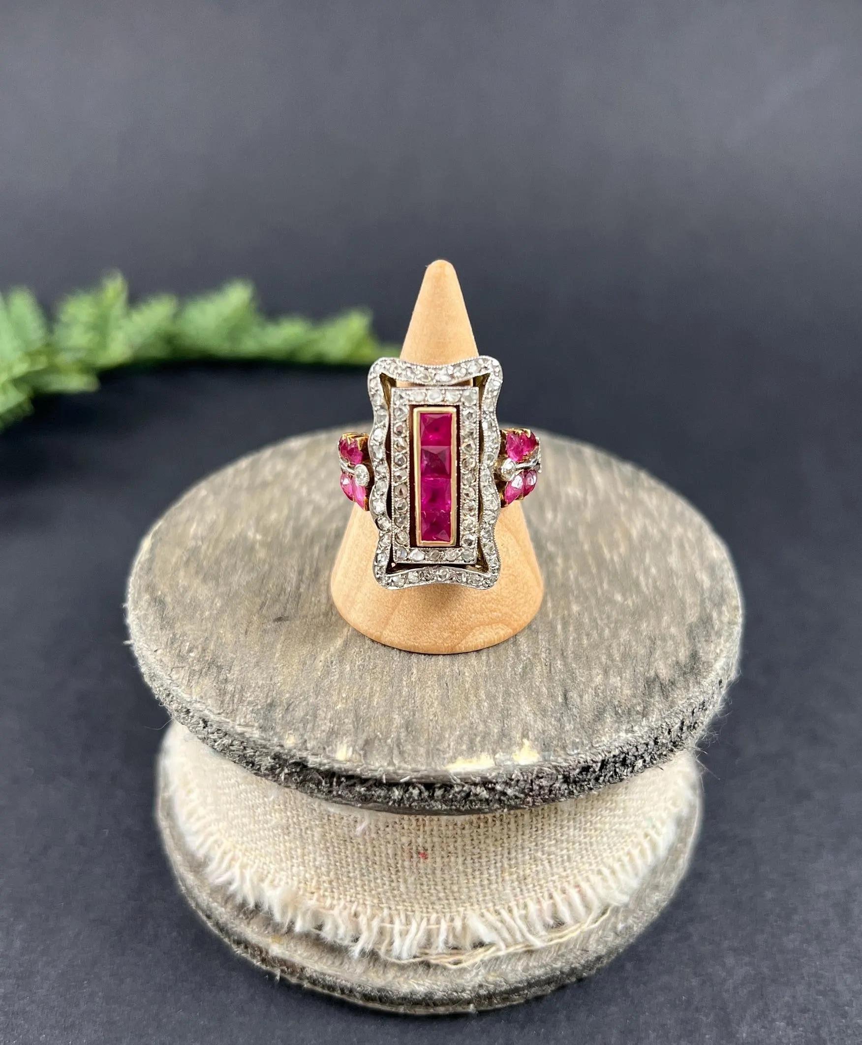 Bague édouardienne ancienne en or jaune et blanc 18 carats, rubis rectangulaire fantaisie et diamants Unisexe en vente