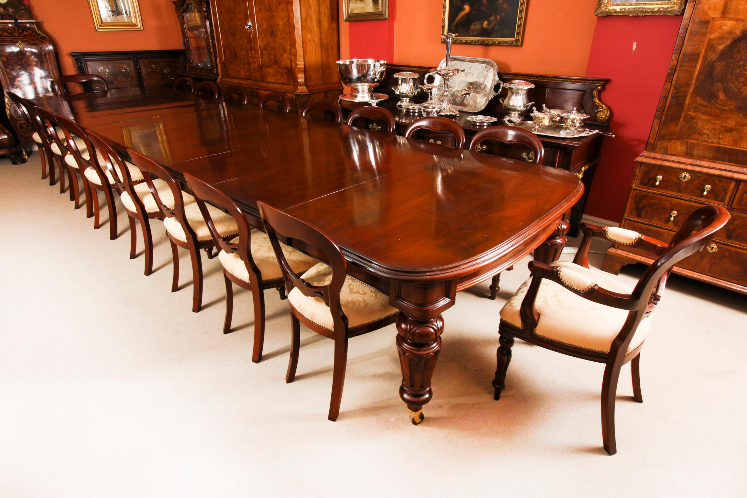 This is a magnificent antique William IV flame mahogany dining table which can comfortably seat eighteen and is also ideal for use as a conference table, C1830 in date.

This beautiful table is in stunning solid  flame mahogany and has eight  leaves