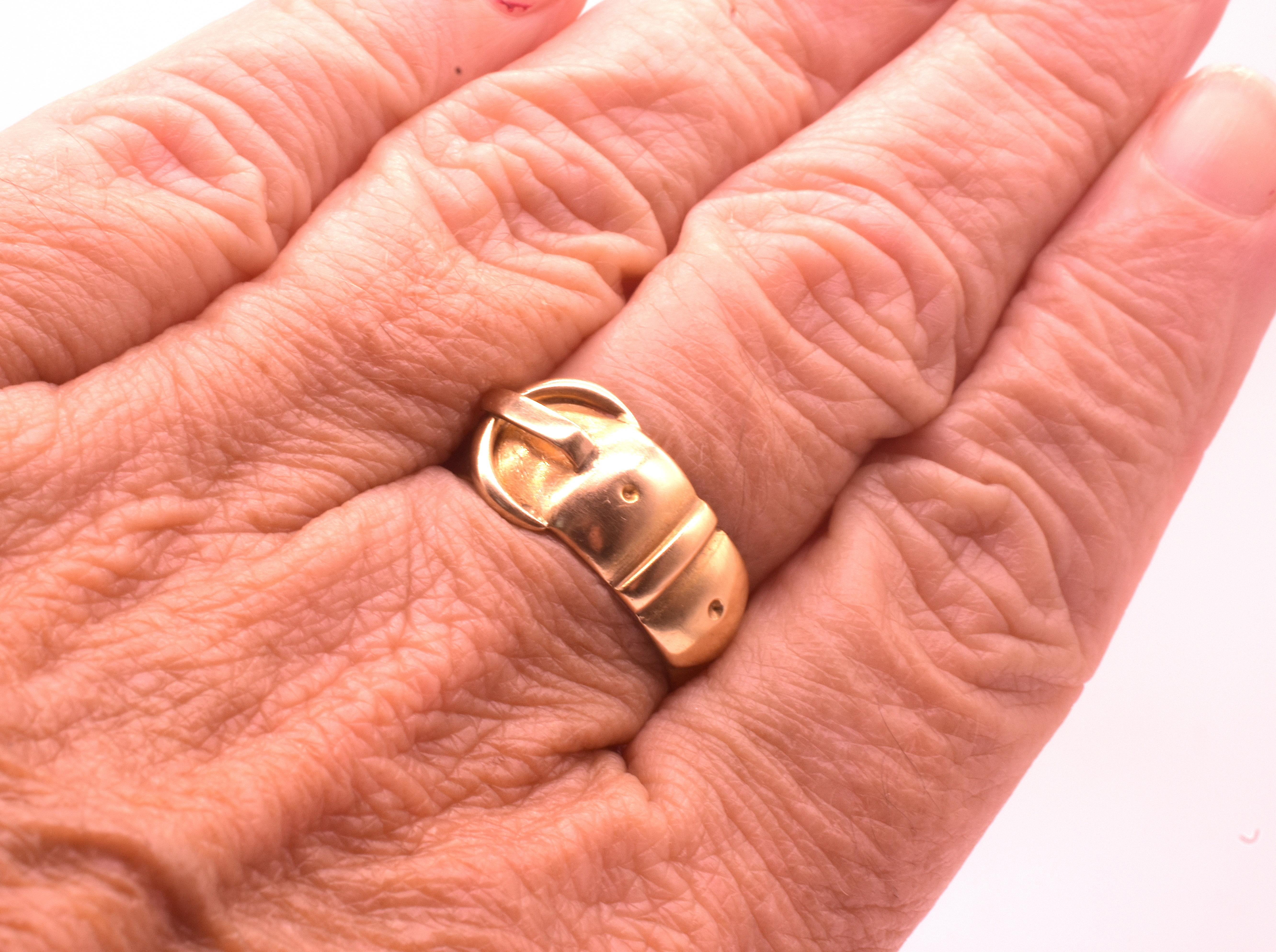 Bague ancienne à boucle en 18 carats poinçonnée pour 1910 en vente 6