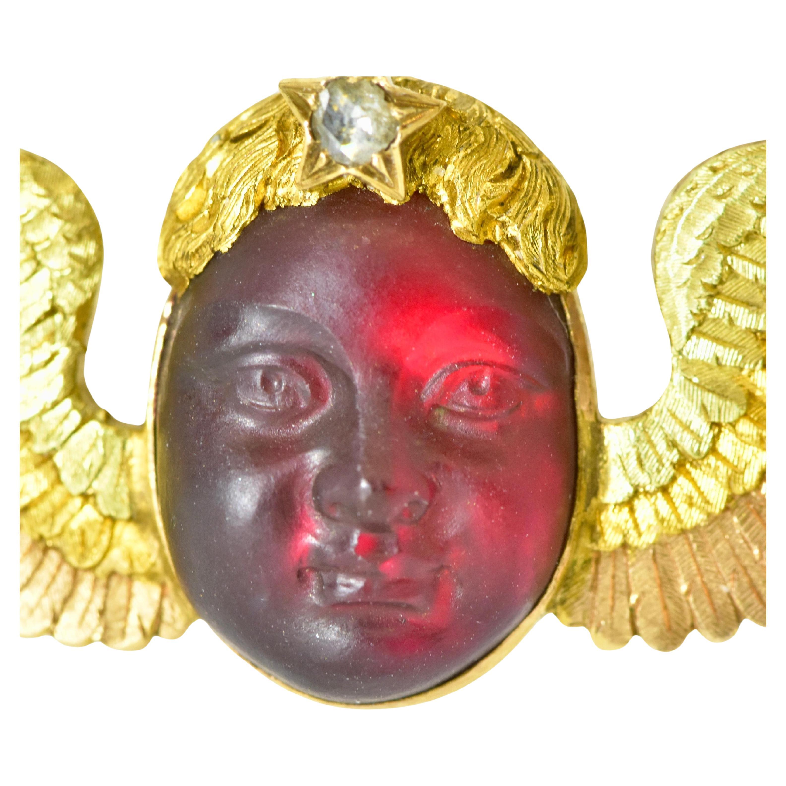 Antike Brosche aus 18 Karat geschnitztem Granat eines Cherubs und Diamanten, 3 Farben von Gold, um 1881 im Angebot