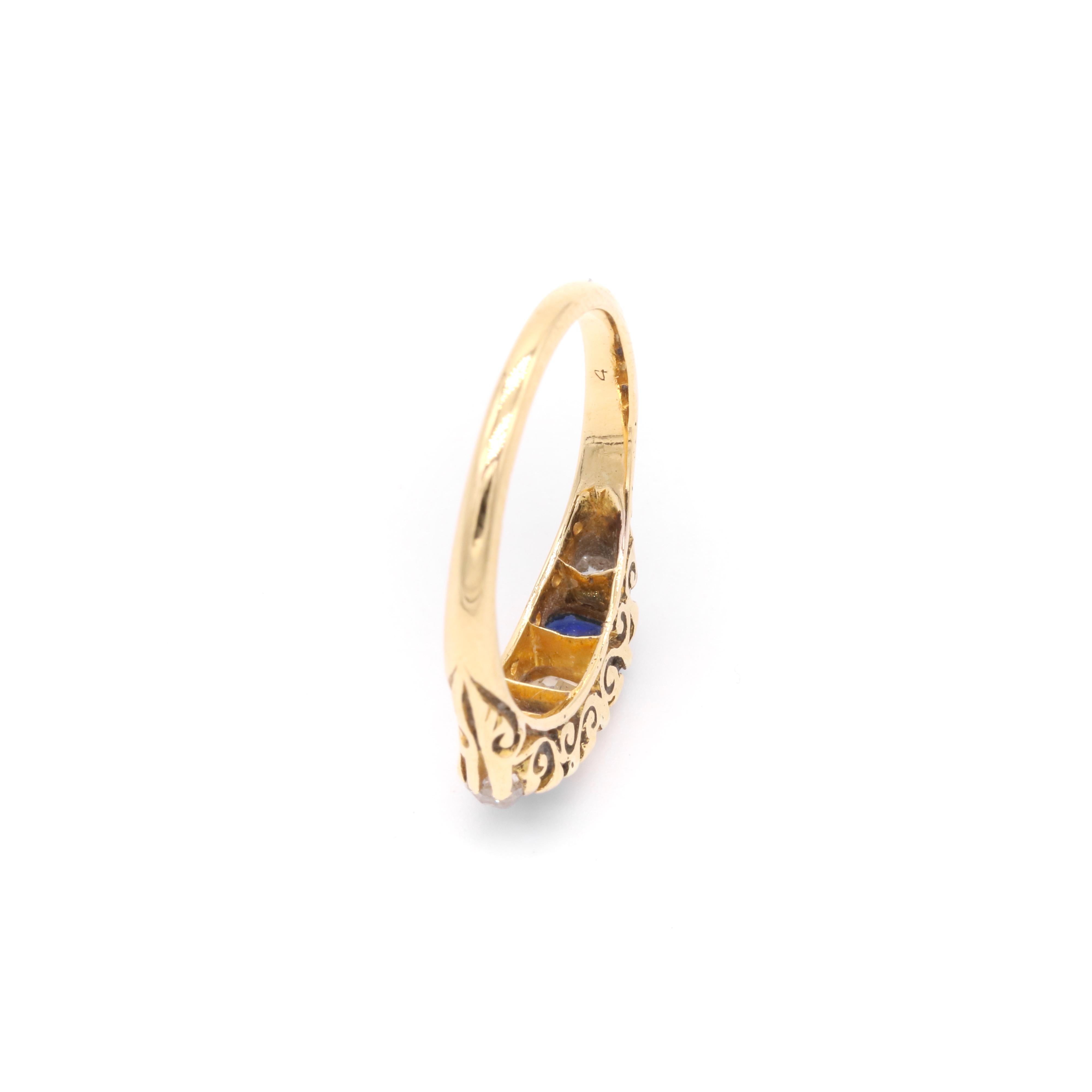 Antique 18K Gold 1.04tgw Diamond & Sapphire 5 Stone Ring with Scrolled Gallery For Sale 2