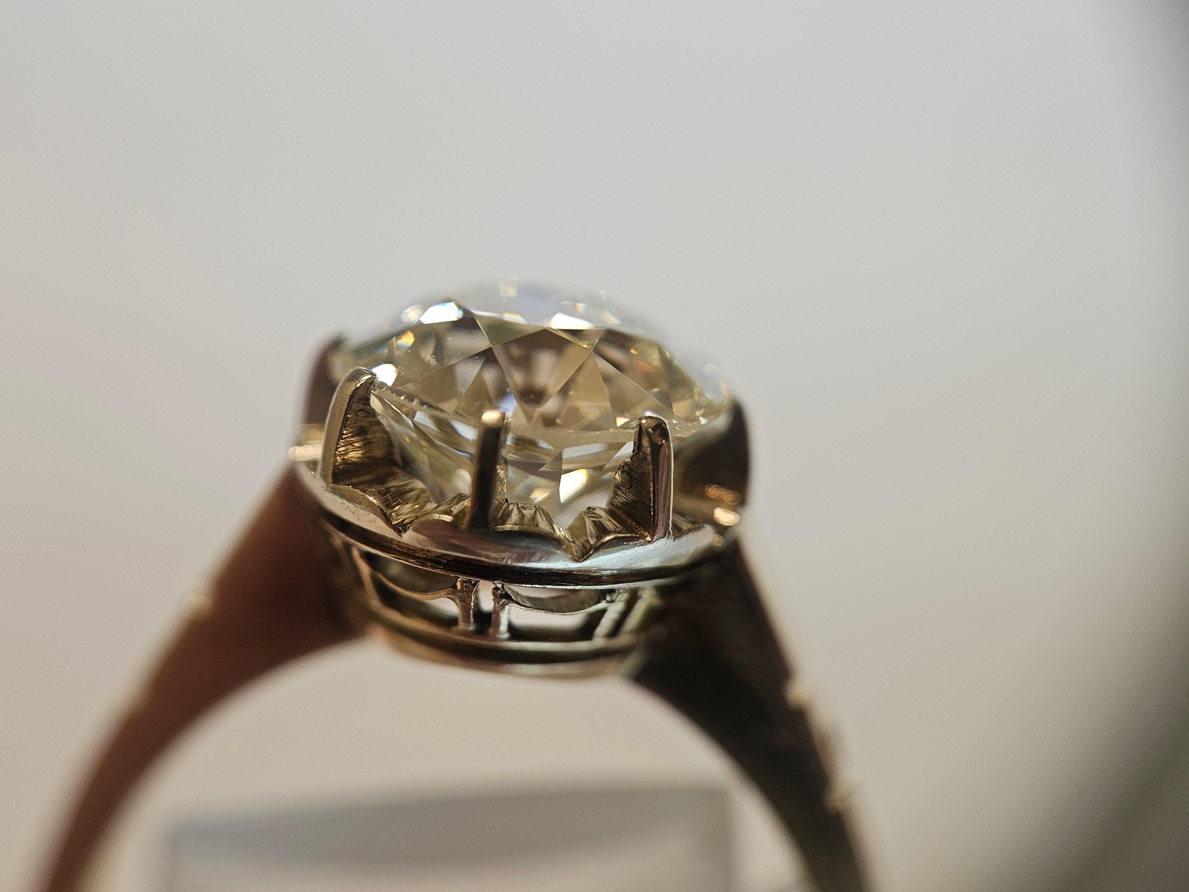Belle Époque Anello antico in oro 18k con diamante vecchio taglio europeo da 2,2 carati in vendita