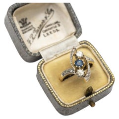 Antiker Ring aus 18-karätigem Gold und Platin mit Saphir und Diamanten, um 1900.