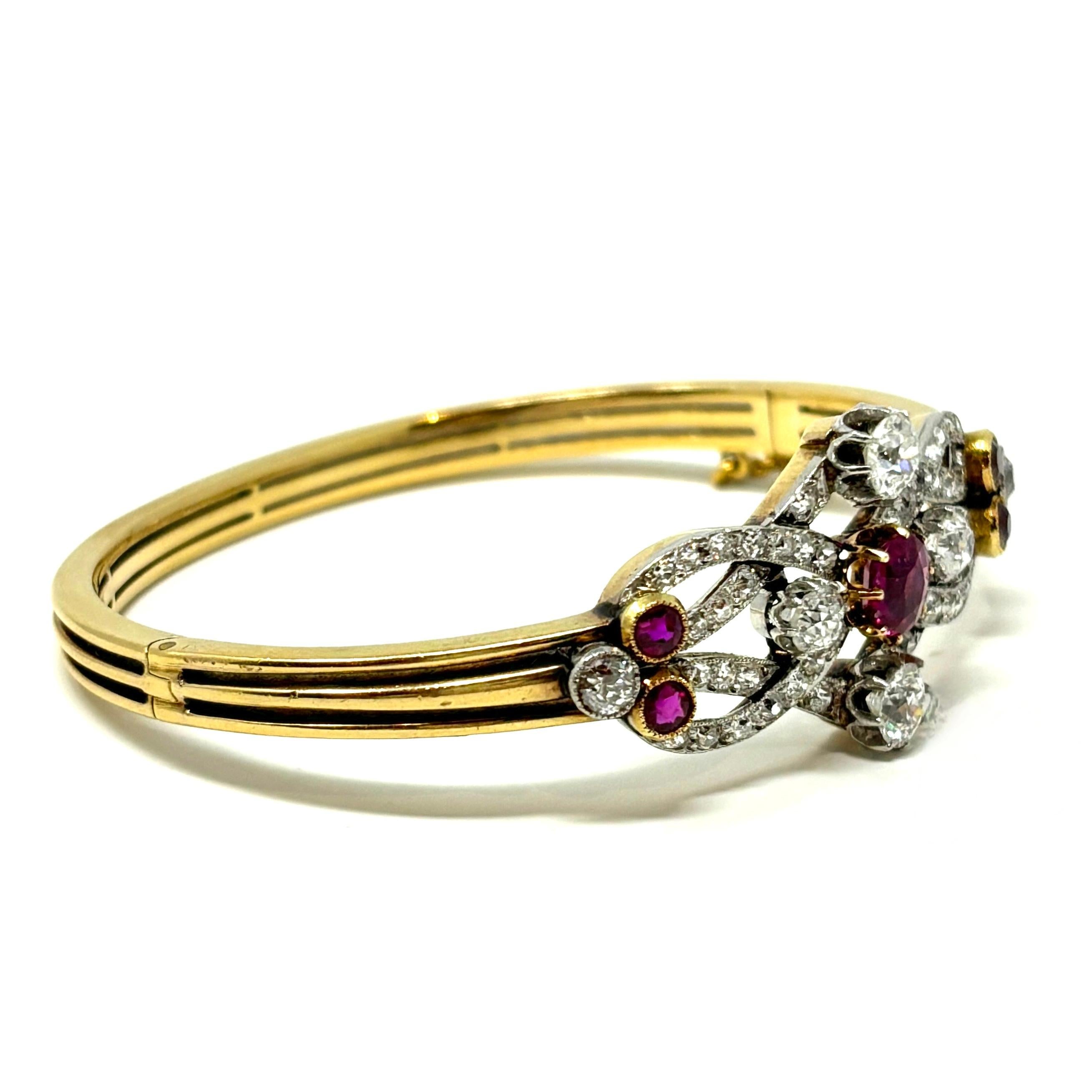 Antiker Armreif aus 18 Karat Gold und Platin mit Rubin und Diamanten, um 1890-1910 im Zustand „Gut“ in New Orleans, LA
