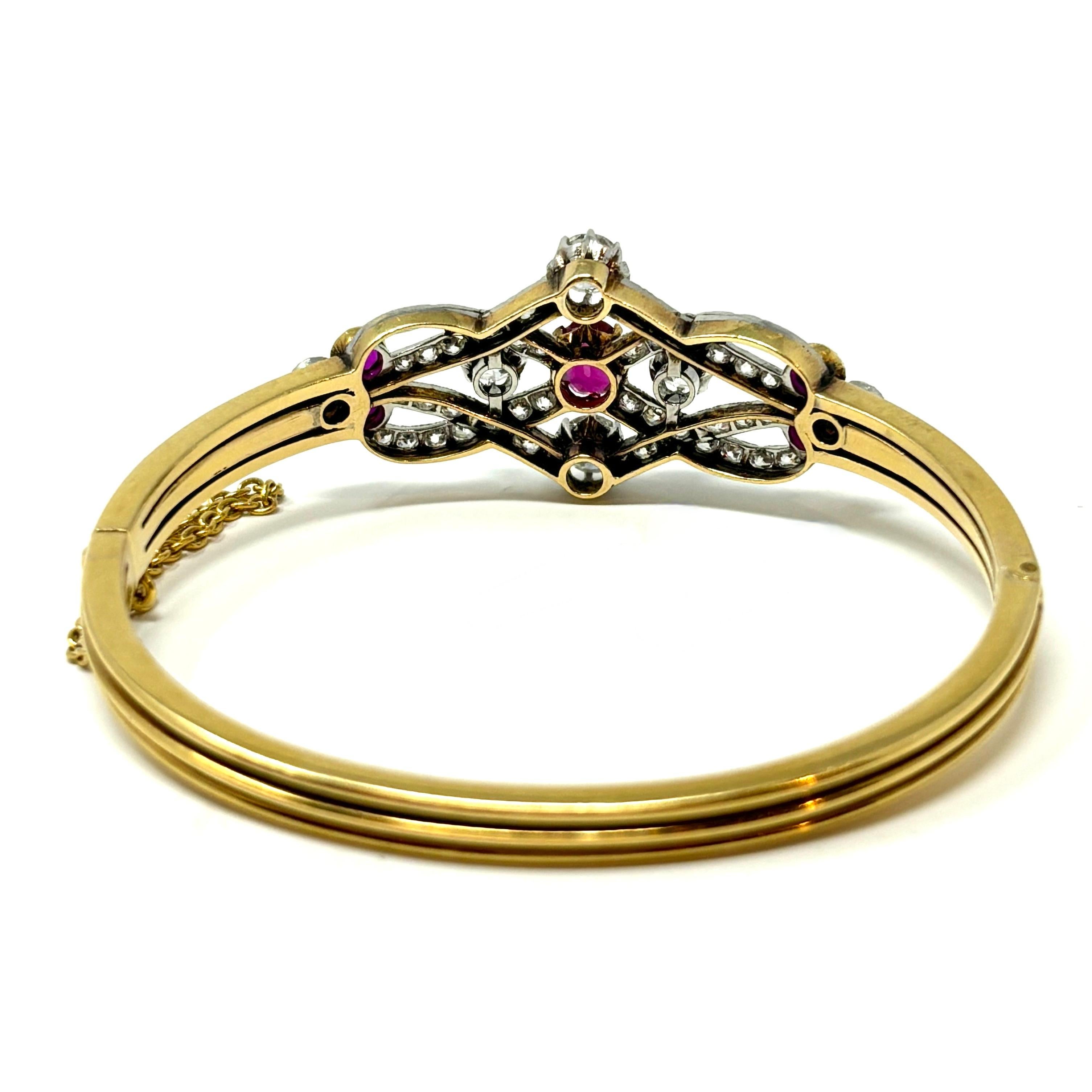 Antiker Armreif aus 18 Karat Gold und Platin mit Rubin und Diamanten, um 1890-1910 1