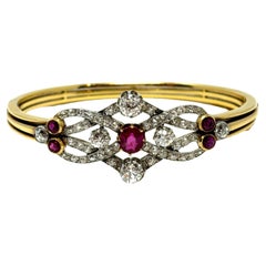 Antiker Armreif aus 18 Karat Gold und Platin mit Rubin und Diamanten, um 1890-1910