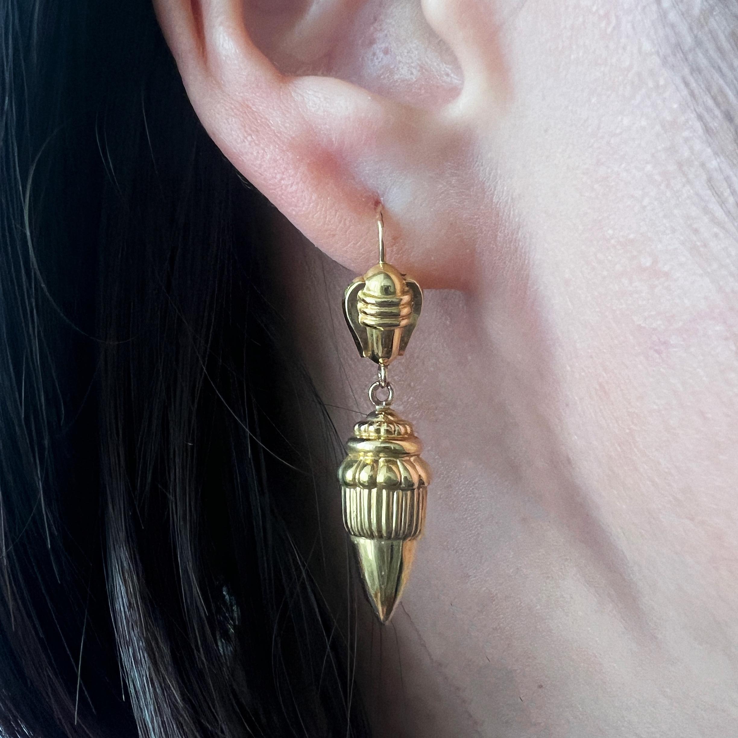 Antique 18k Gold Archaeological Revival Style Acorn Drop Earrings In Good Condition In Versailles, FR