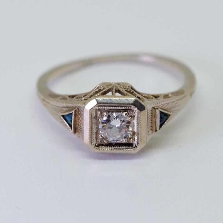 Antique 18K Gold Art Deco Diamond Sapphires Ring In Good Condition For Sale In Austin, TX