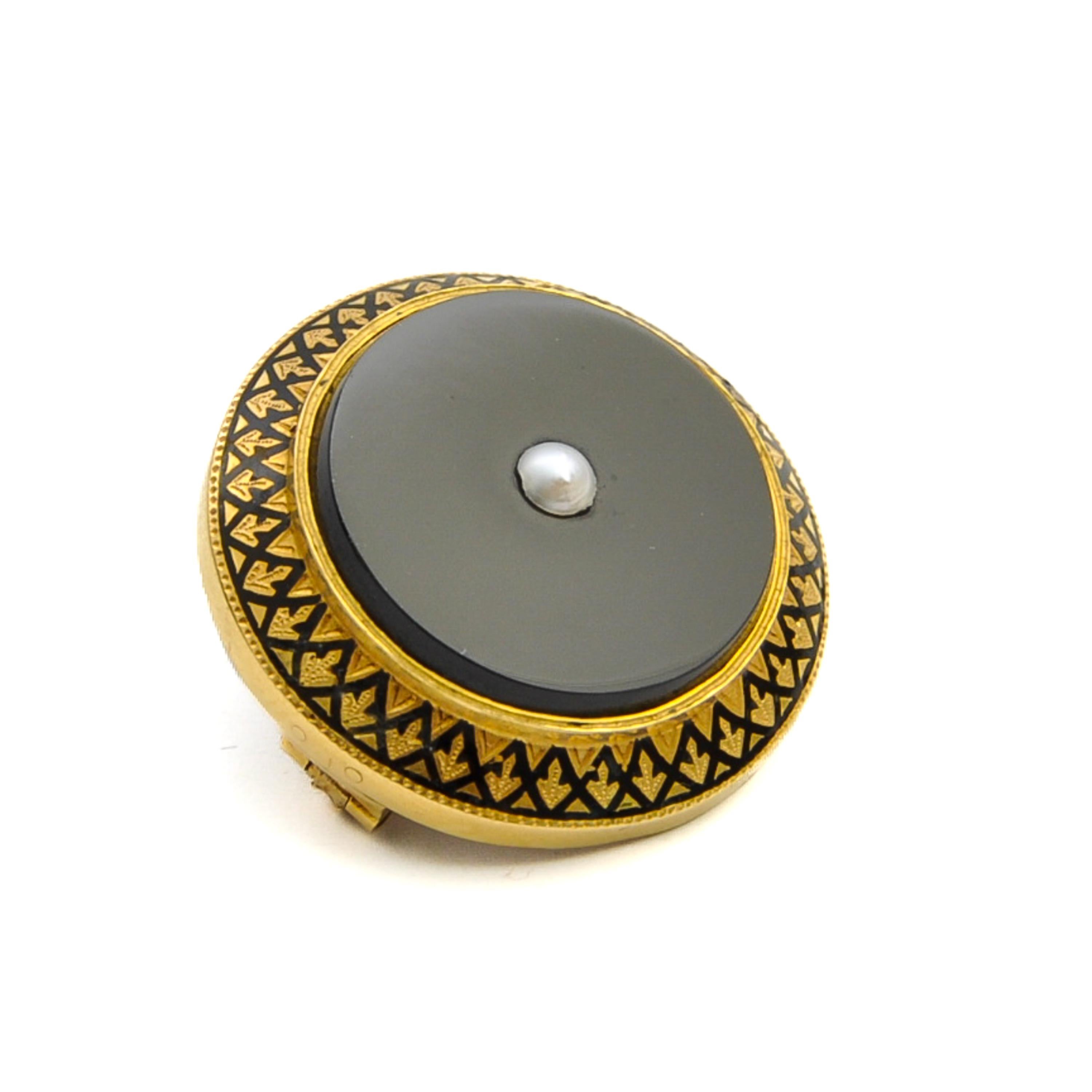 Late Victorian Antique 18K Gold Black Enamel and Onyx Brooch For Sale