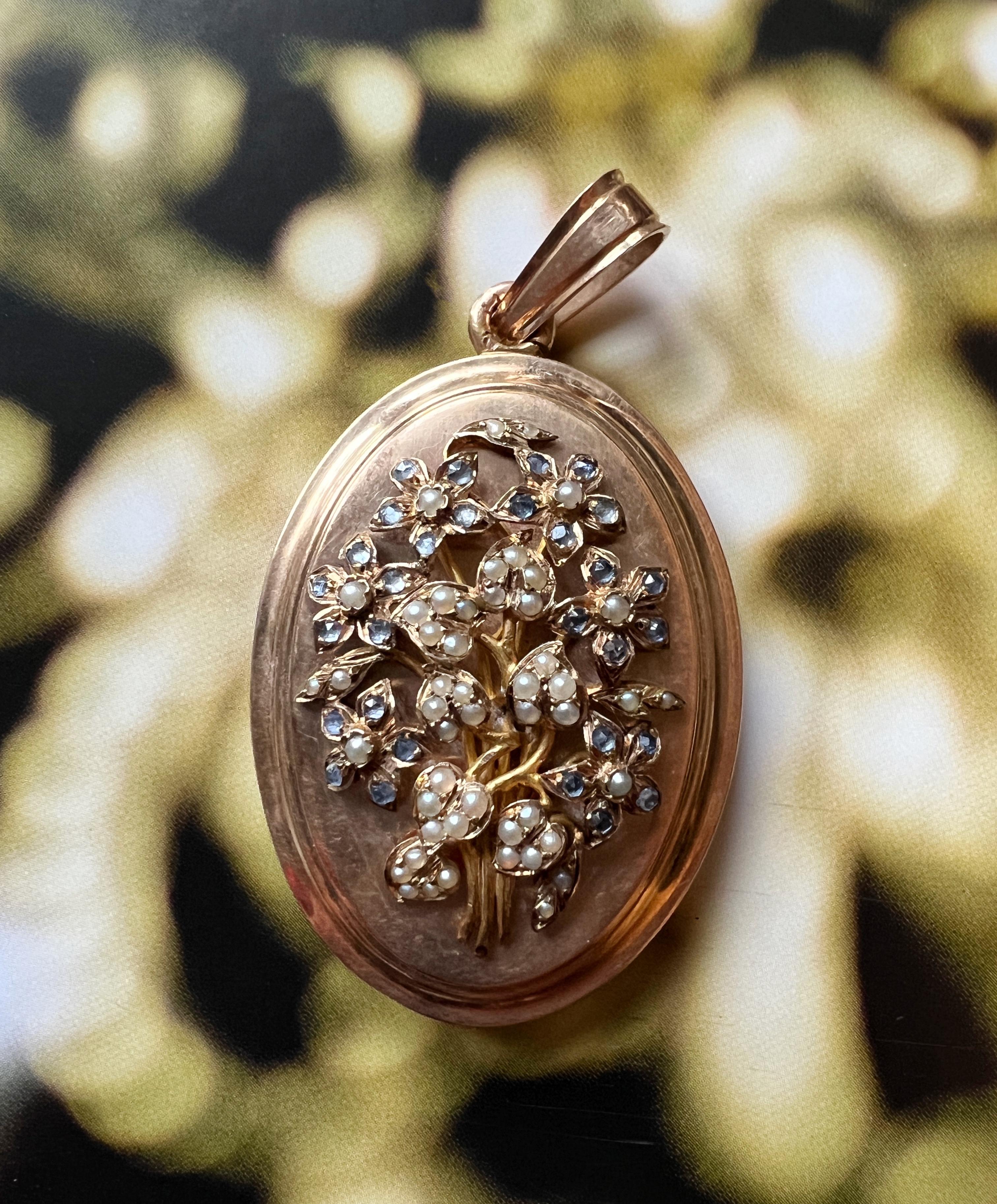 Women's or Men's Antique 18K gold blue sapphire natural pearl flowers locket pendant For Sale