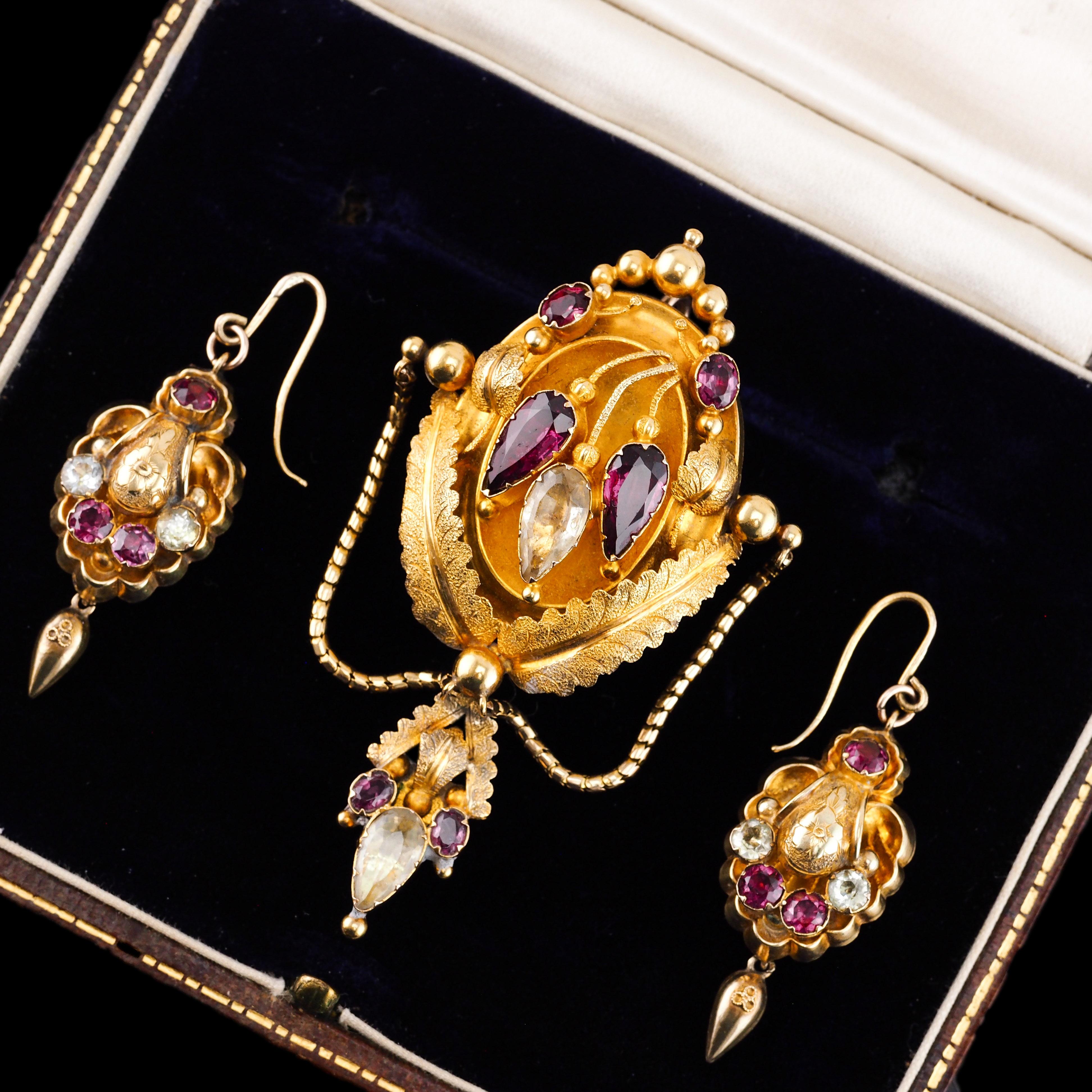 Antique 18K Gold Brooch Pendant & Earrings Garnet & Chrysoberyl - c.1870 In Good Condition For Sale In London, GB