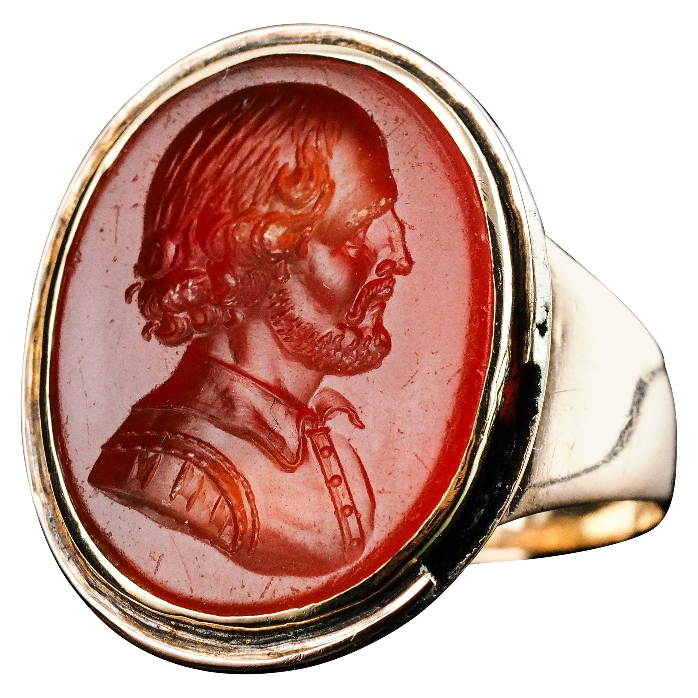 Antiker Ring aus 18-karätigem Gold mit Karneol-Intaglio, Herrenprofil im Seitenansicht – 19. Jahrhundert. im Angebot