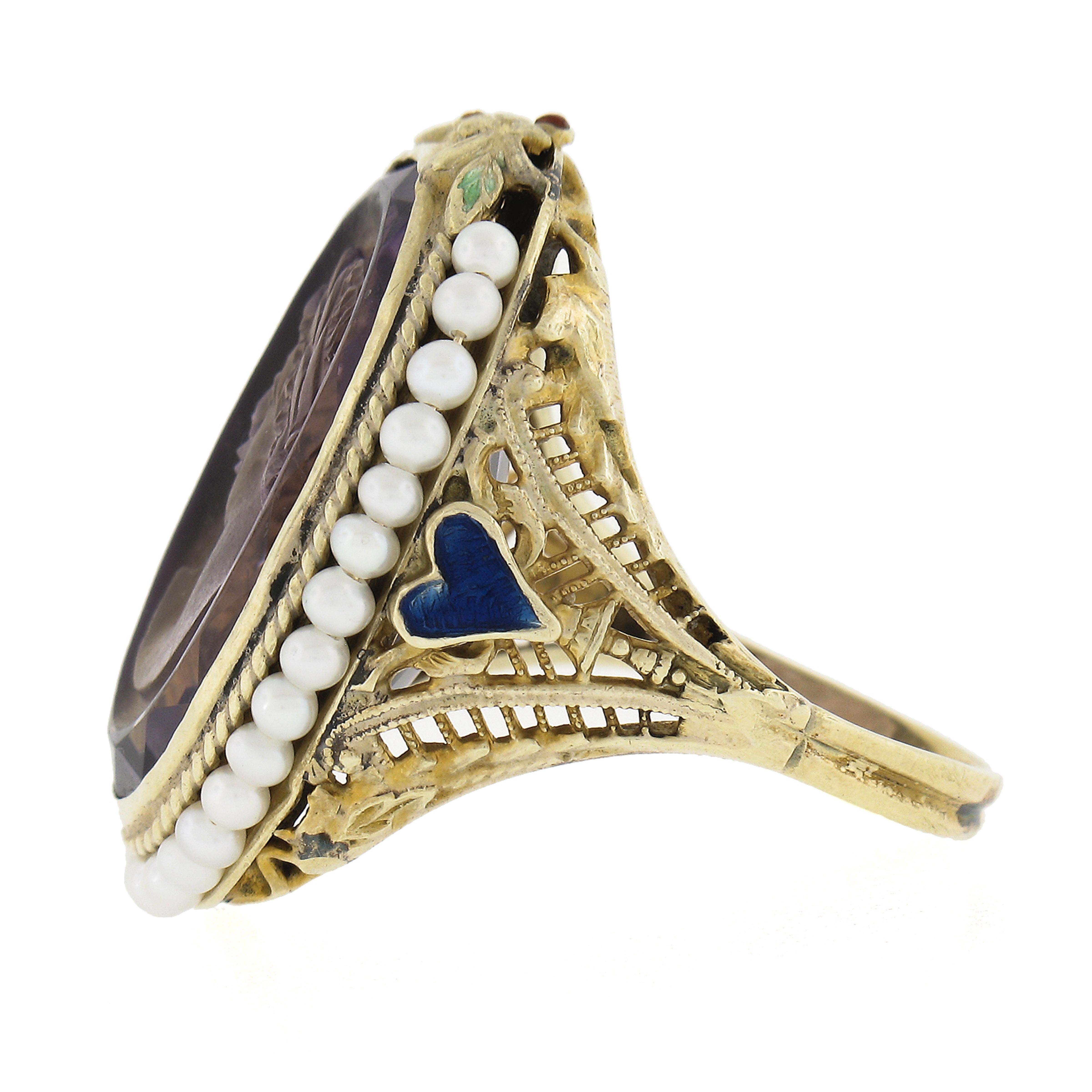 Anillo antiguo de oro de 18 quilates tallado con amatista oval solitaria y halo de perlas esmaltadas en venta 1
