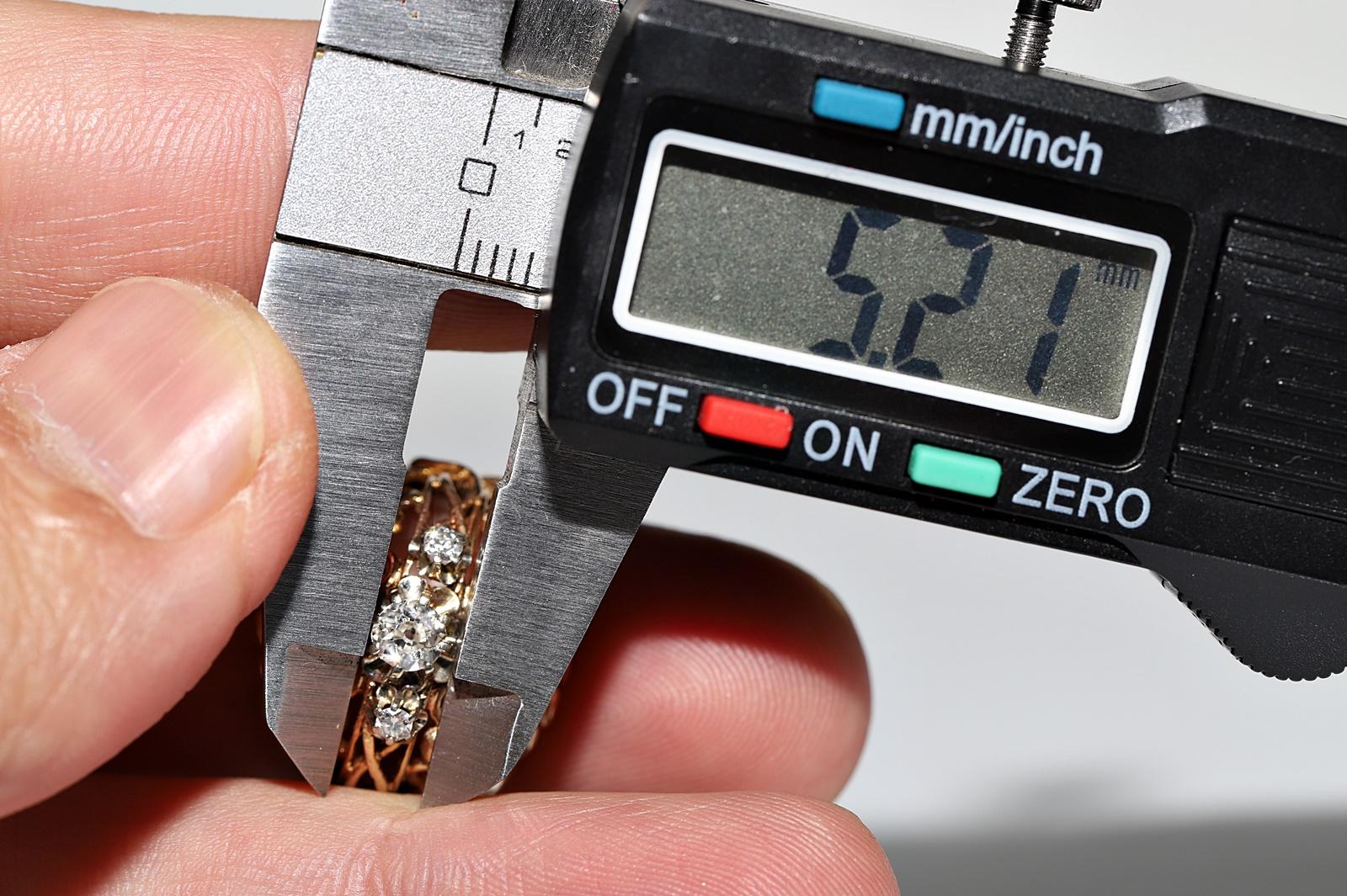 Jolie bague ancienne en or 18k Circa 1900s ornée de diamants naturels en vente 5