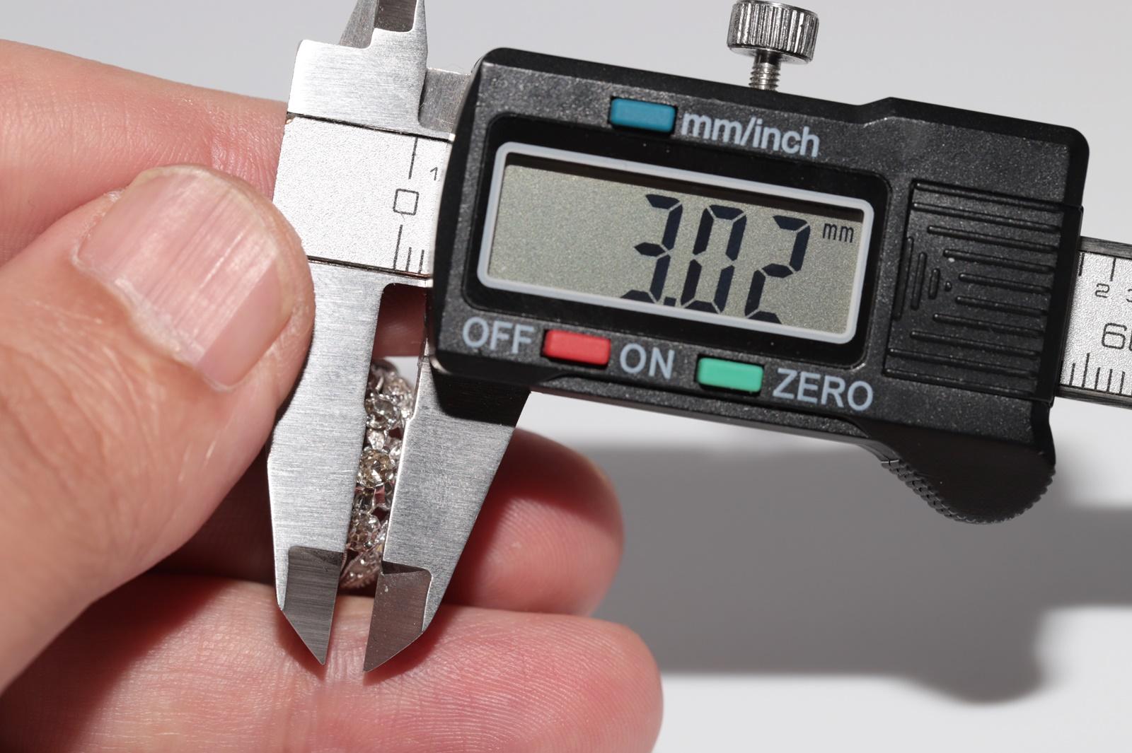 Anello antico in oro 18k, circa 1920, Art Decor, fatto a mano e con diamanti naturali in vendita 6