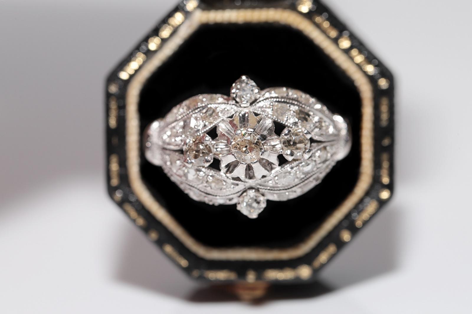 In ottime condizioni.
Il peso totale è di 6,1 grammi.
Totalmente è un diamante taglio rosa da 0,40 ct.
Totalmente è un diamante oldcut da 0,30 ct.
Il diamante ha generalmente un colore H. H. Brown e una purezza s1-s2-s3.
La misura dell'anello è