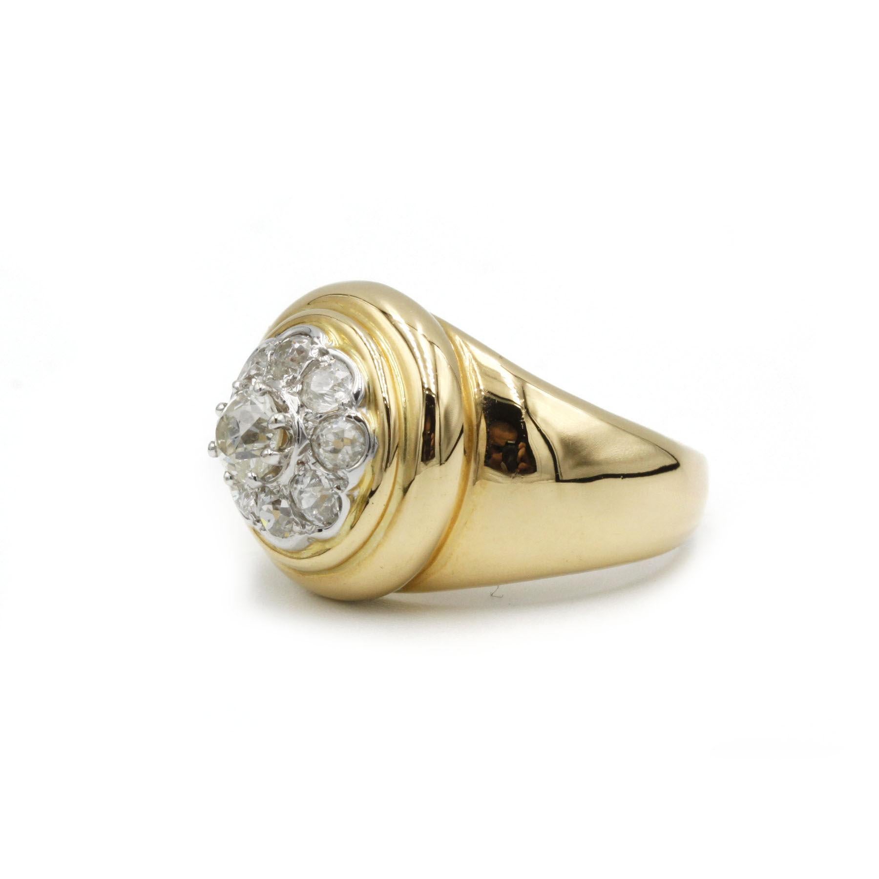 Élevez votre collection avec cette exquise bague à grappes en or jaune 18 carats, réalisée de main de maître en or massif 750‰ et ornée en son centre d'un diamant taille ancienne de 0,50 carat, entouré de huit diamants d'accentuation brillants