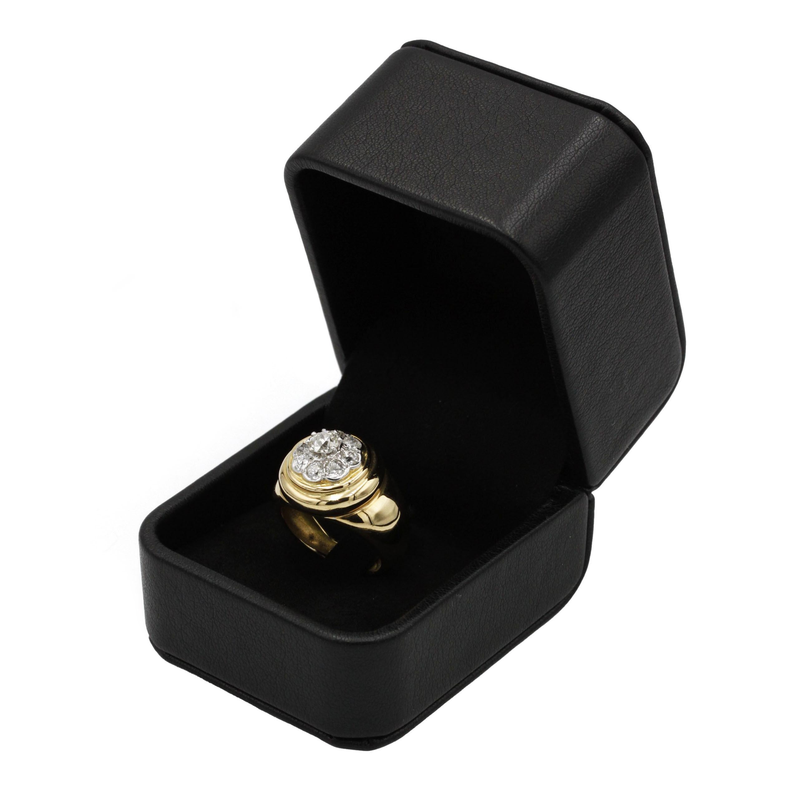 Bague grappe ancienne en or 18 carats avec 2 carats de diamants taille vieille mine et diamants d'accentuation Pour femmes en vente