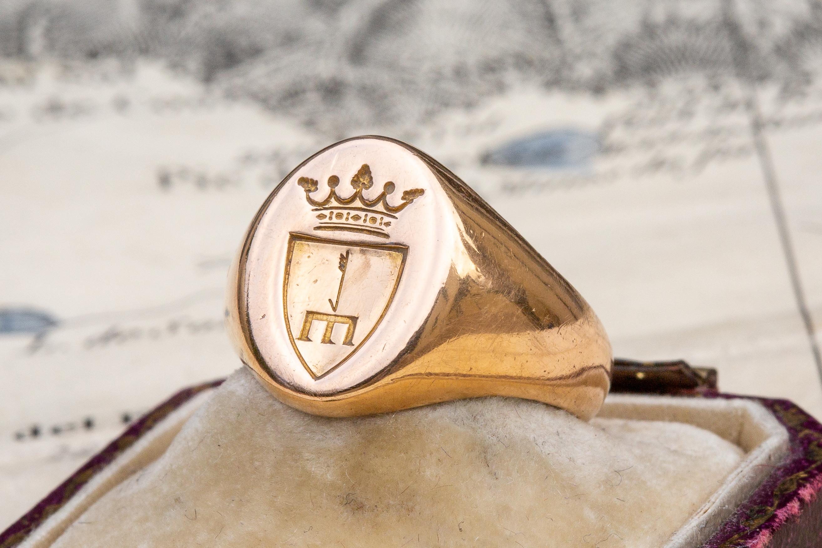 Bague chevalière ancienne en or 18k avec armoiries, polonaise, Europe de l'Est Bon état à London, GB