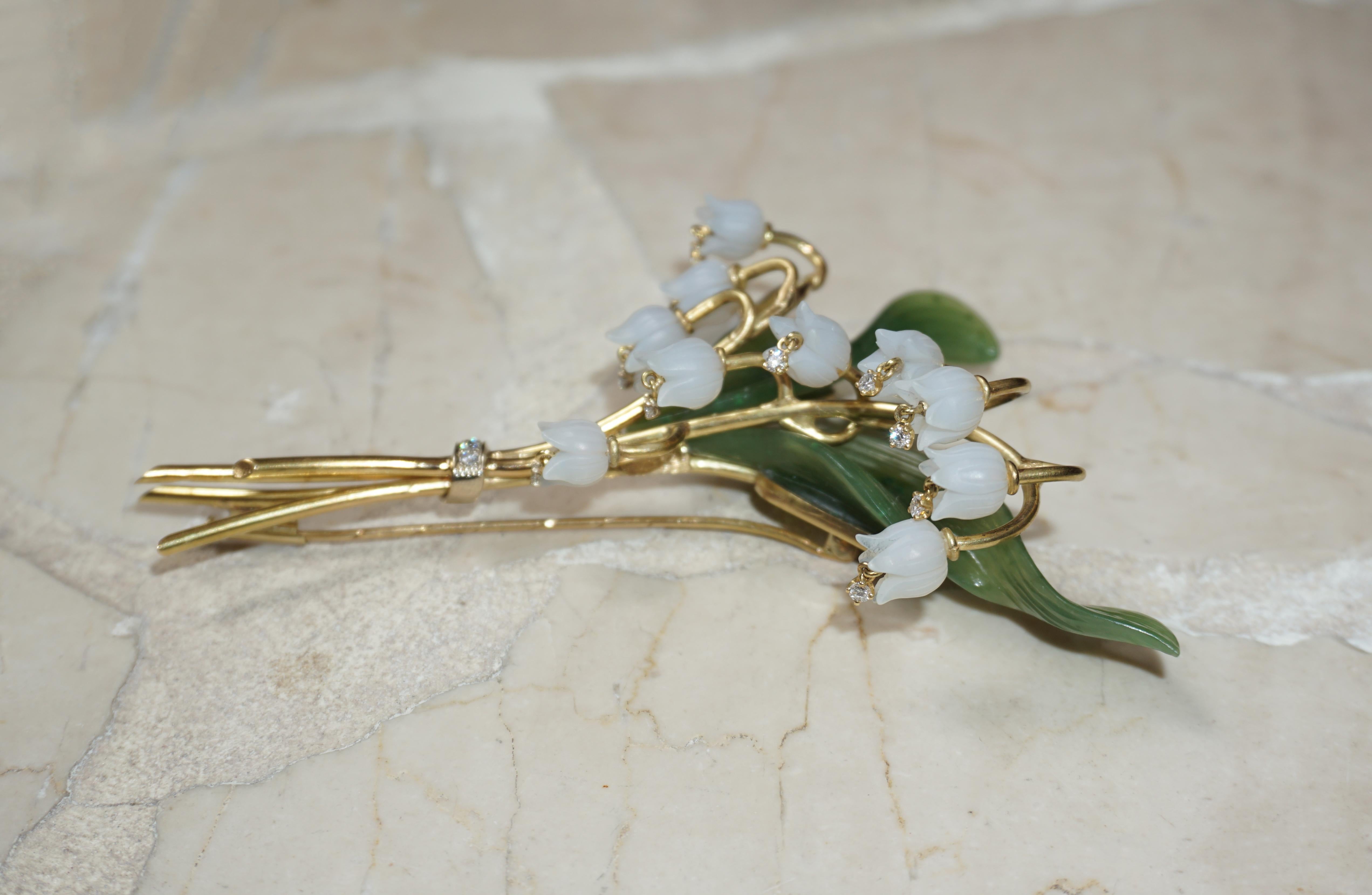 Antique Jade Lily Pin In Excellent Condition For Sale In METAIRIE, LA