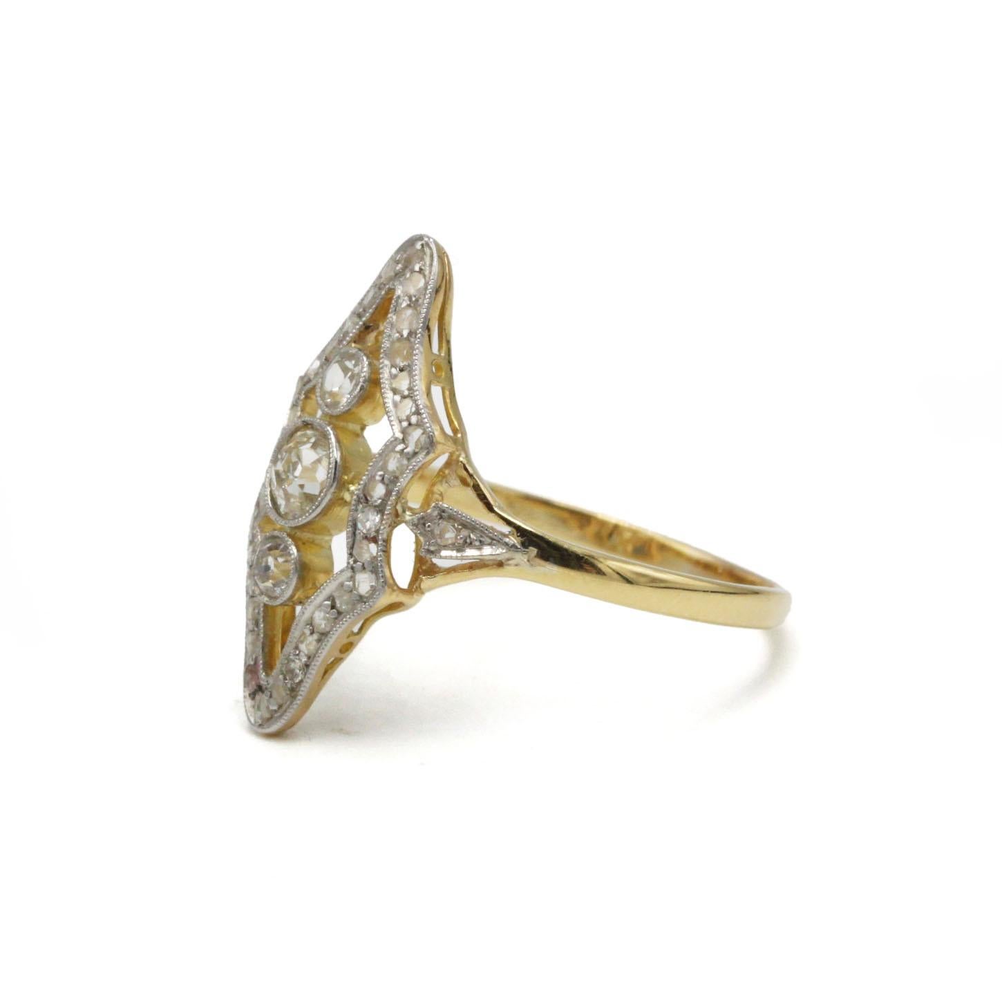 Antiker 18K Gold Diamantring mit alten europäischen Steinen im Schliff (Art déco) im Angebot