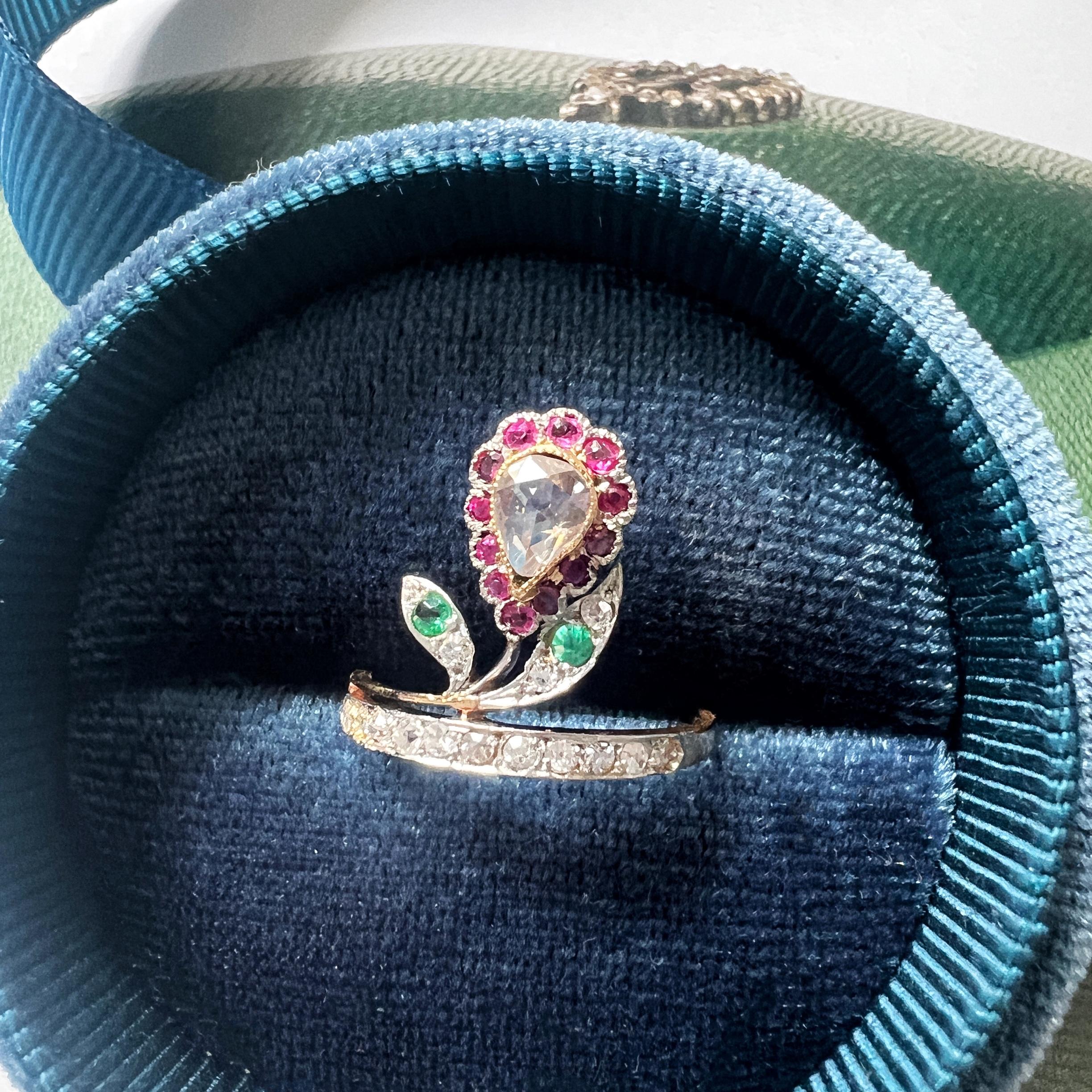 Antique 18k Gold Diamond Ruby Emerald Flower Ring In Good Condition In Versailles, FR