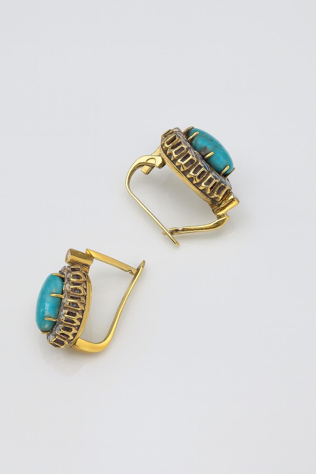 Antique 18K Gold Earrings with Nishapur Turquoise (Shajareh) and Diamond Halo – in vendita 1