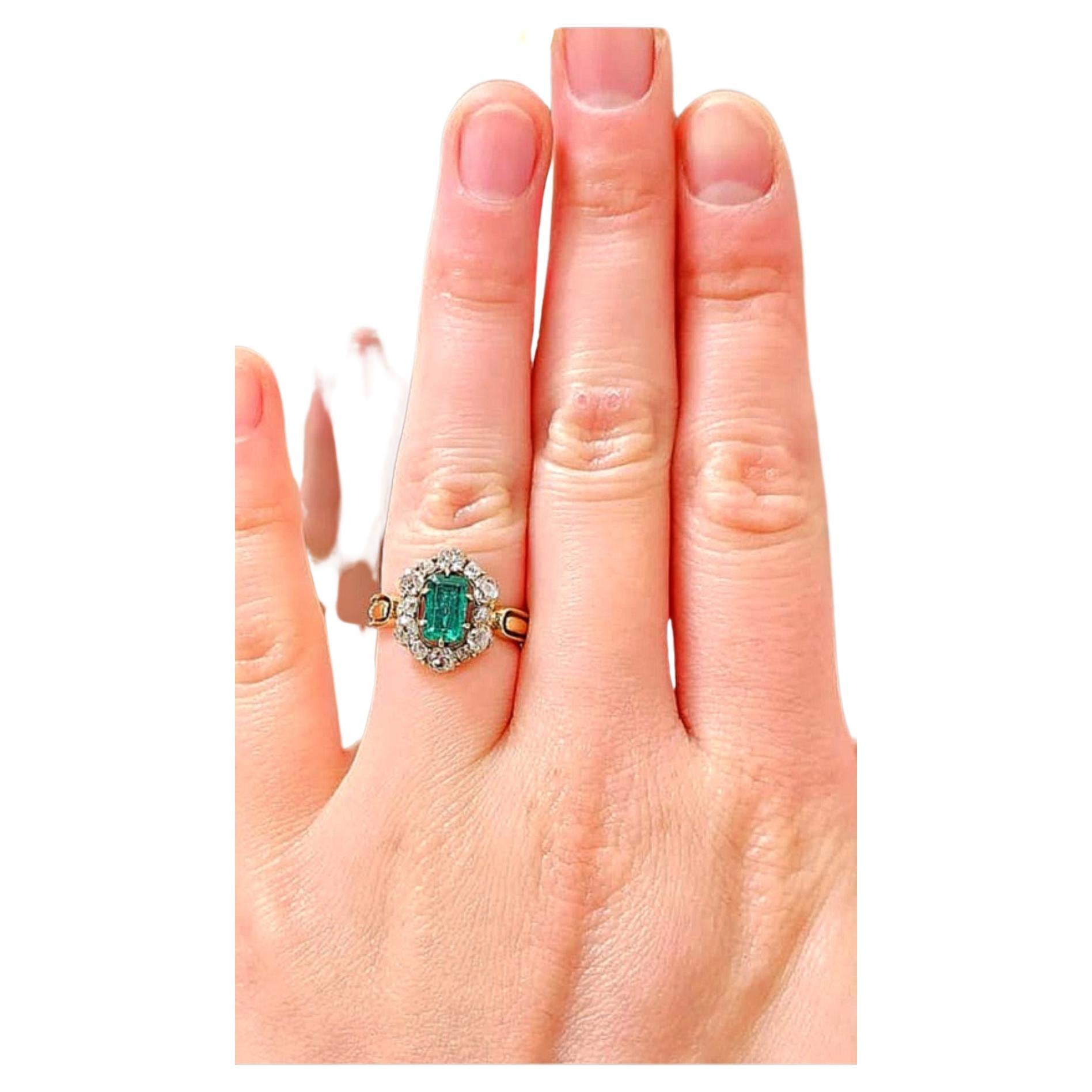 Antique 18k gold ring centered with 1 rich green natural colombian emerald with a stone diameter of 8.45mm flanked with old mine cut diamonds with estimate weight of 1.5 carats H colour vs clearity ring was made in europe betwen 1910.c
