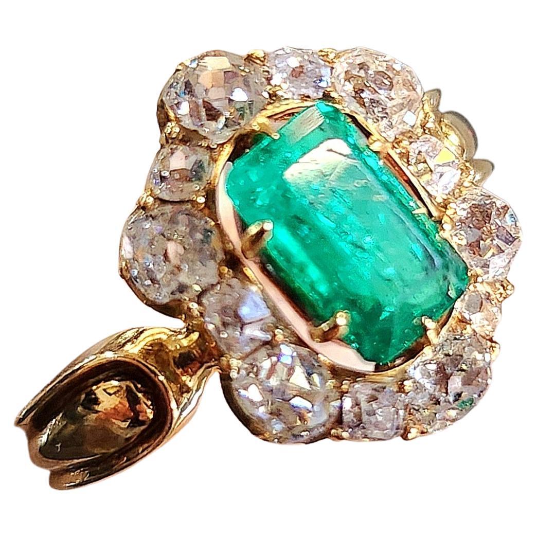 Women's Antique Emerald And Old Mine Cut Diamond Gold Ring For Sale