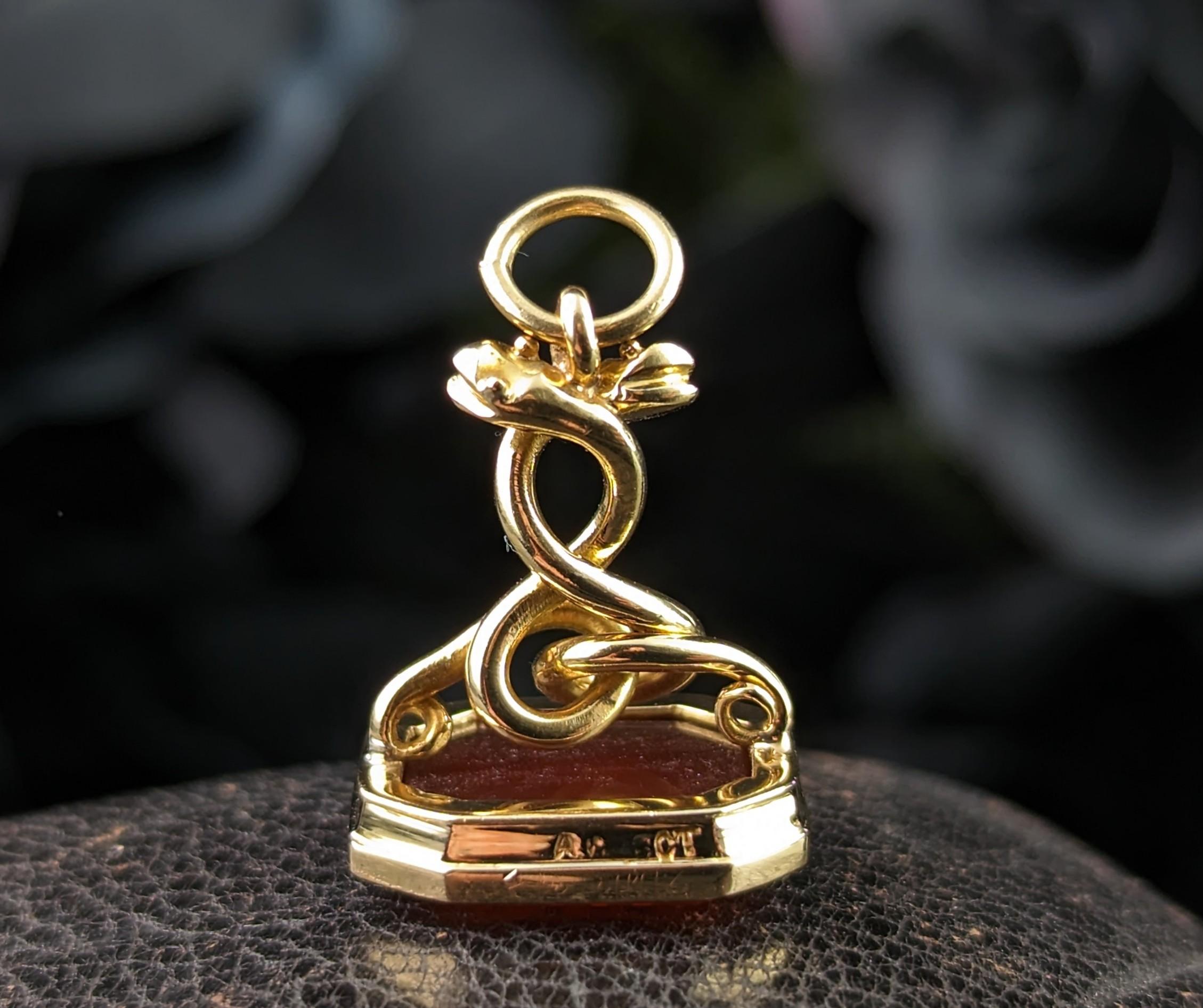 Poignée en forme de sceau de serpent entrelacé en or 18 carats, cornaline en vente 9