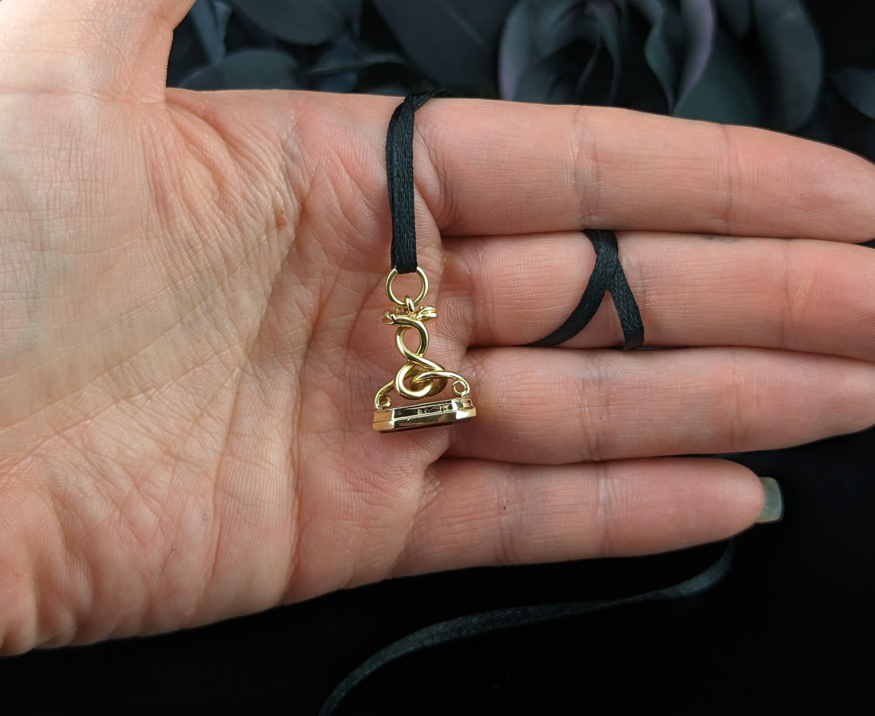 Poignée en forme de sceau de serpent entrelacé en or 18 carats, cornaline Bon état - En vente à NEWARK, GB