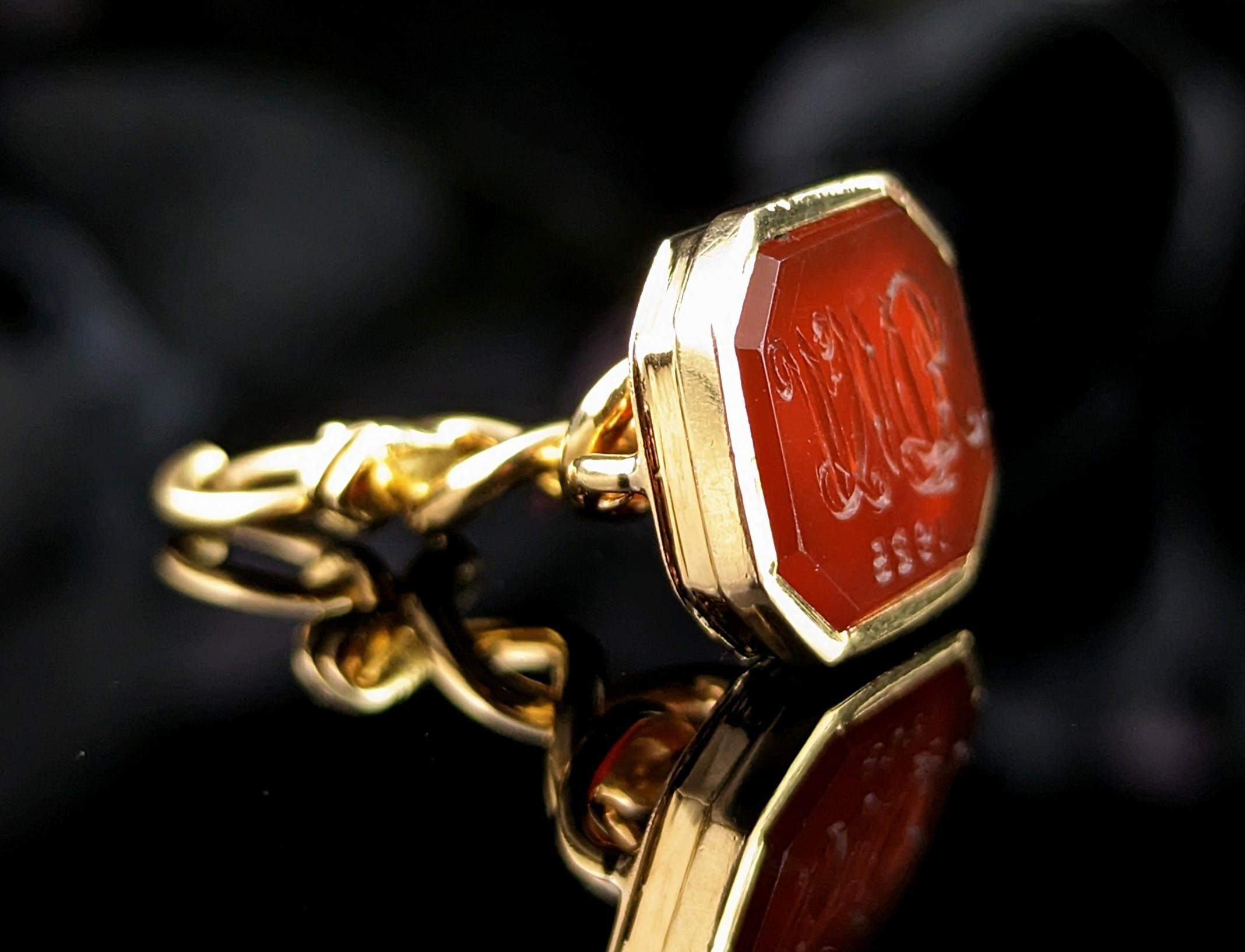 Antique 18k Gold Entwined Snakes Seal Fob, Carnelian In Good Condition For Sale In NEWARK, GB