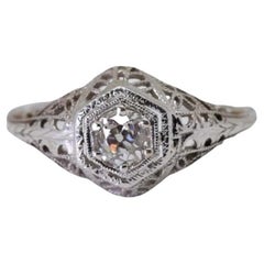 Anello antico in oro 18 carati con diamanti in filigrana