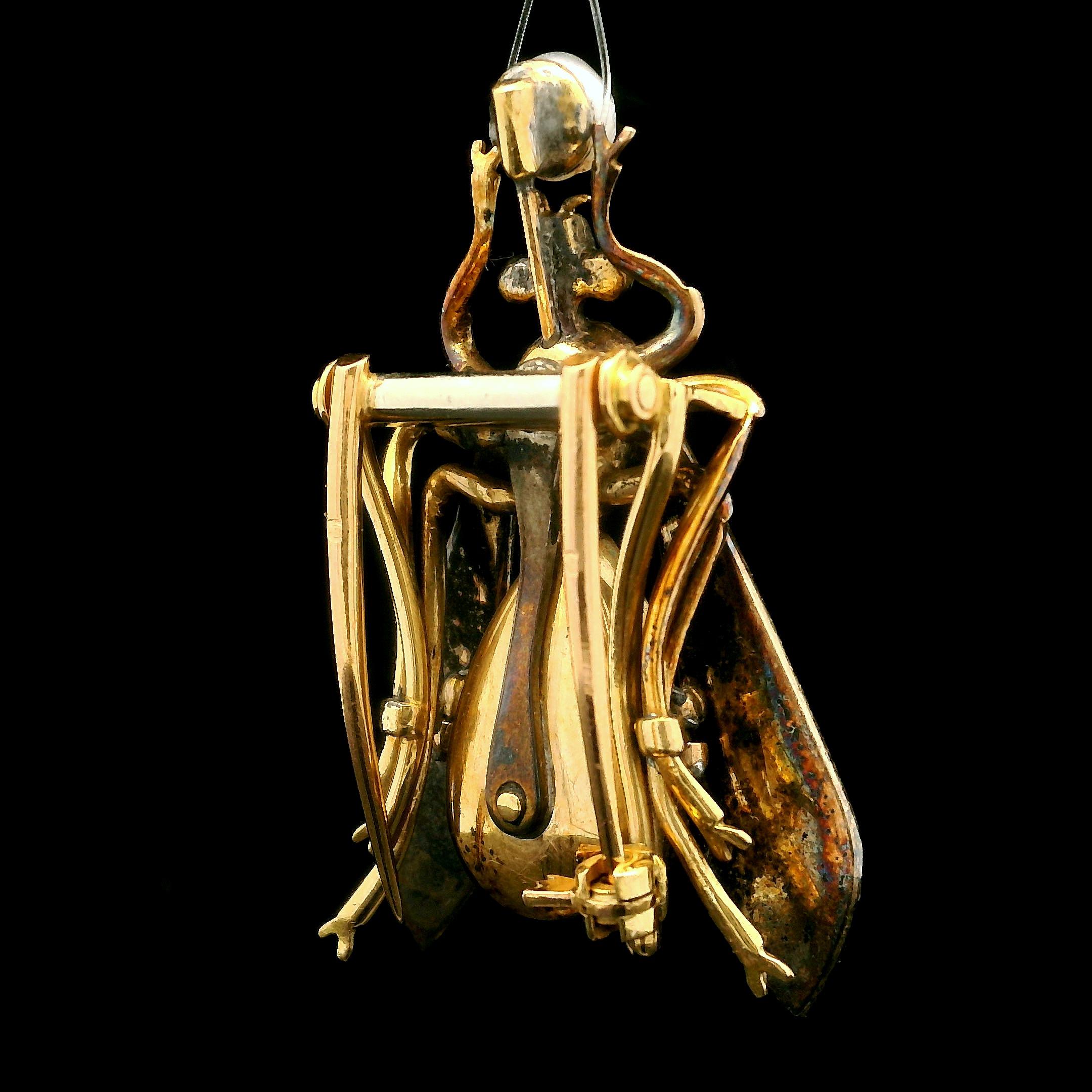 Donna Spilla antica in oro 18k GIA smeraldo rubino diamante e perla grande insetto mosca in vendita