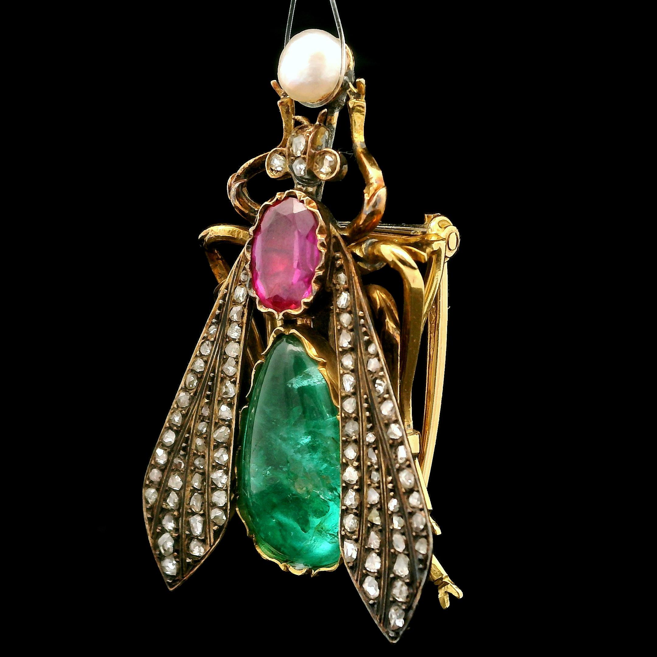 Spilla antica in oro 18k GIA smeraldo rubino diamante e perla grande insetto mosca in vendita 1