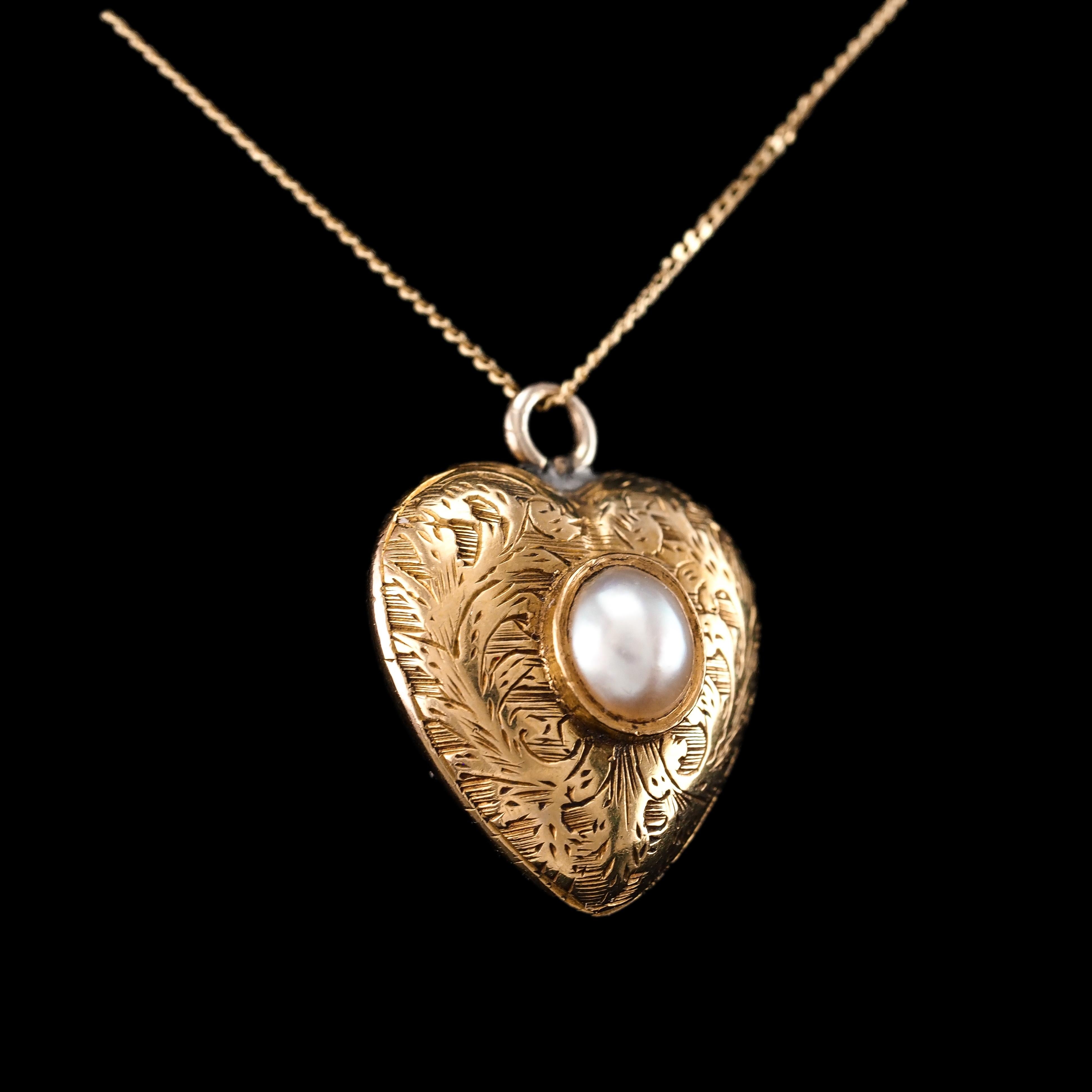 Antique 18K Gold Heart Charm Pendant Necklace with Pearl - Victorian c.1890 In Good Condition In London, GB
