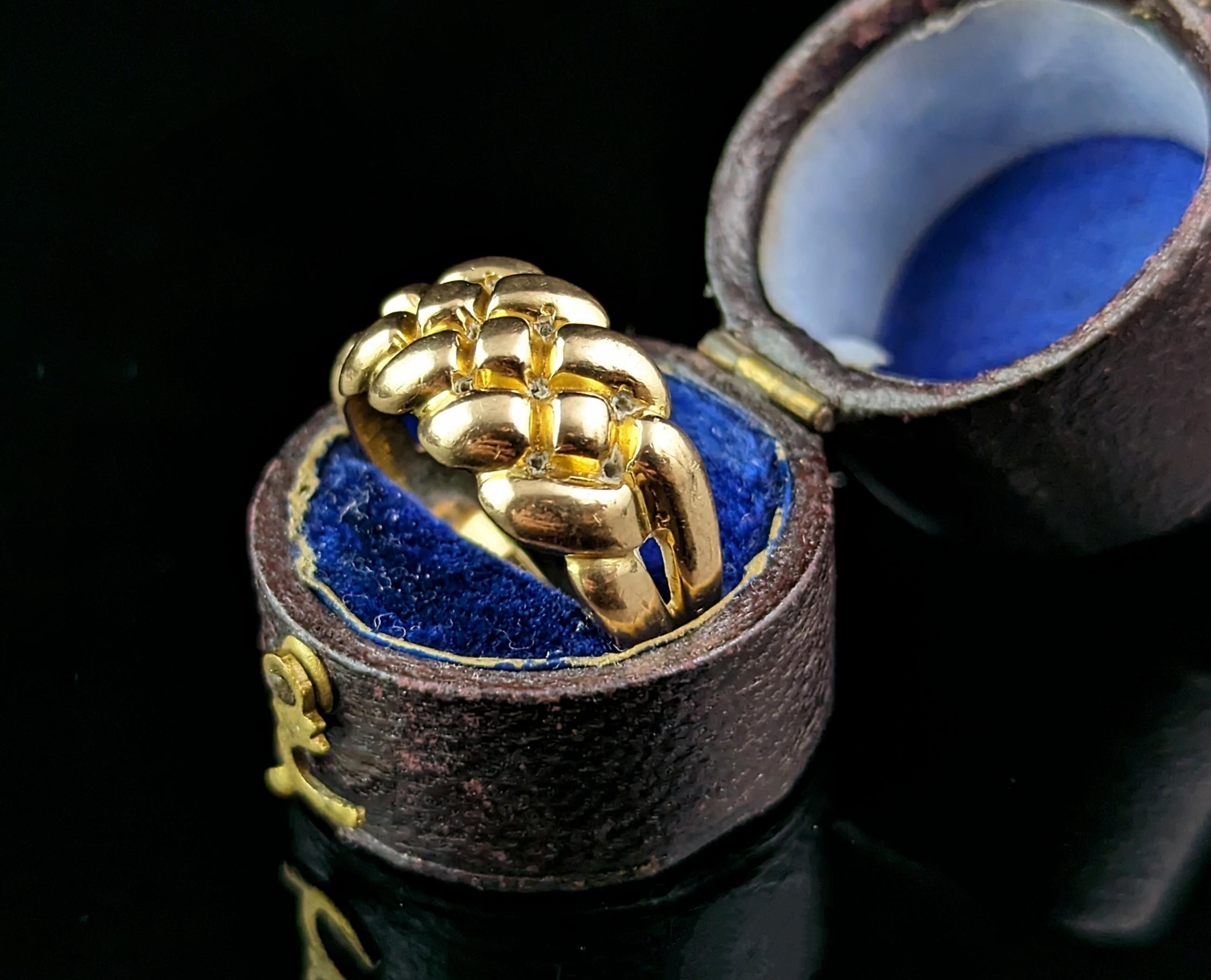 Antique 18k gold keeper ring, Knot ring, Edwardian  For Sale 1