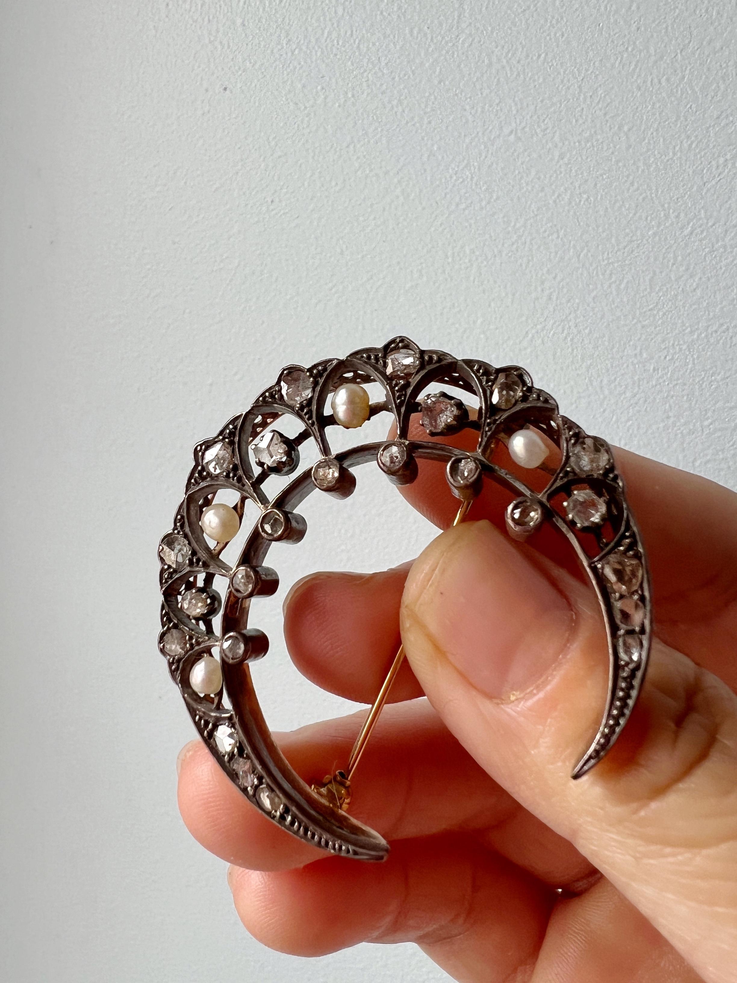 Antique 18K gold large Diamond Pearl Crescent Moon brooch In Fair Condition In Versailles, FR