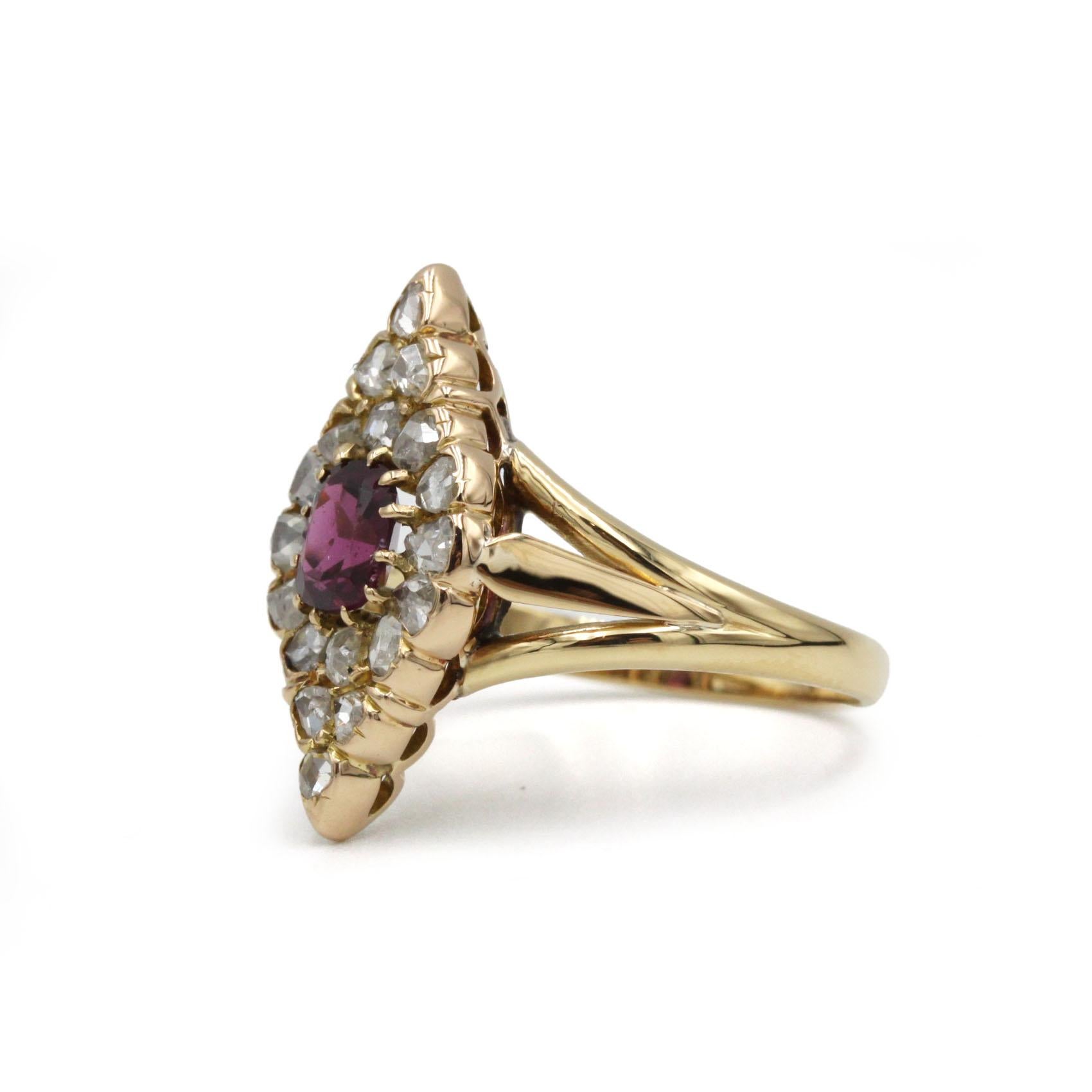 Antique 18K Gold Marquise Ring with Rose-Cut Diamonds and Ruby Victoriano en venta