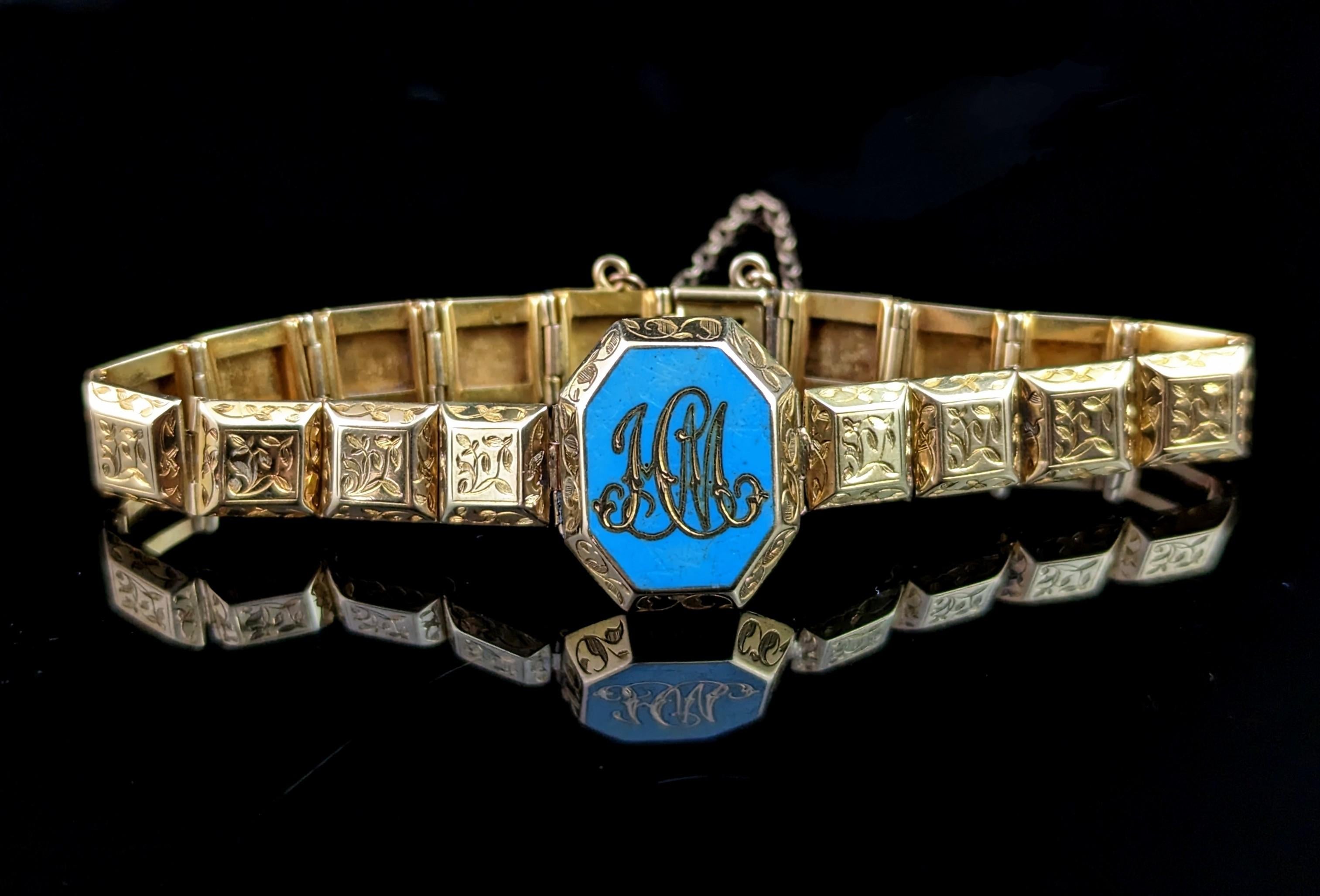 This stunning antique 18kt gold Mourning bracelet is both delicate and bold at the same time, capturing the sublime craftsmanship of Victorian Mourning jewellery without being immediately obviously a Mourning piece.

This rare and unusual bracelet