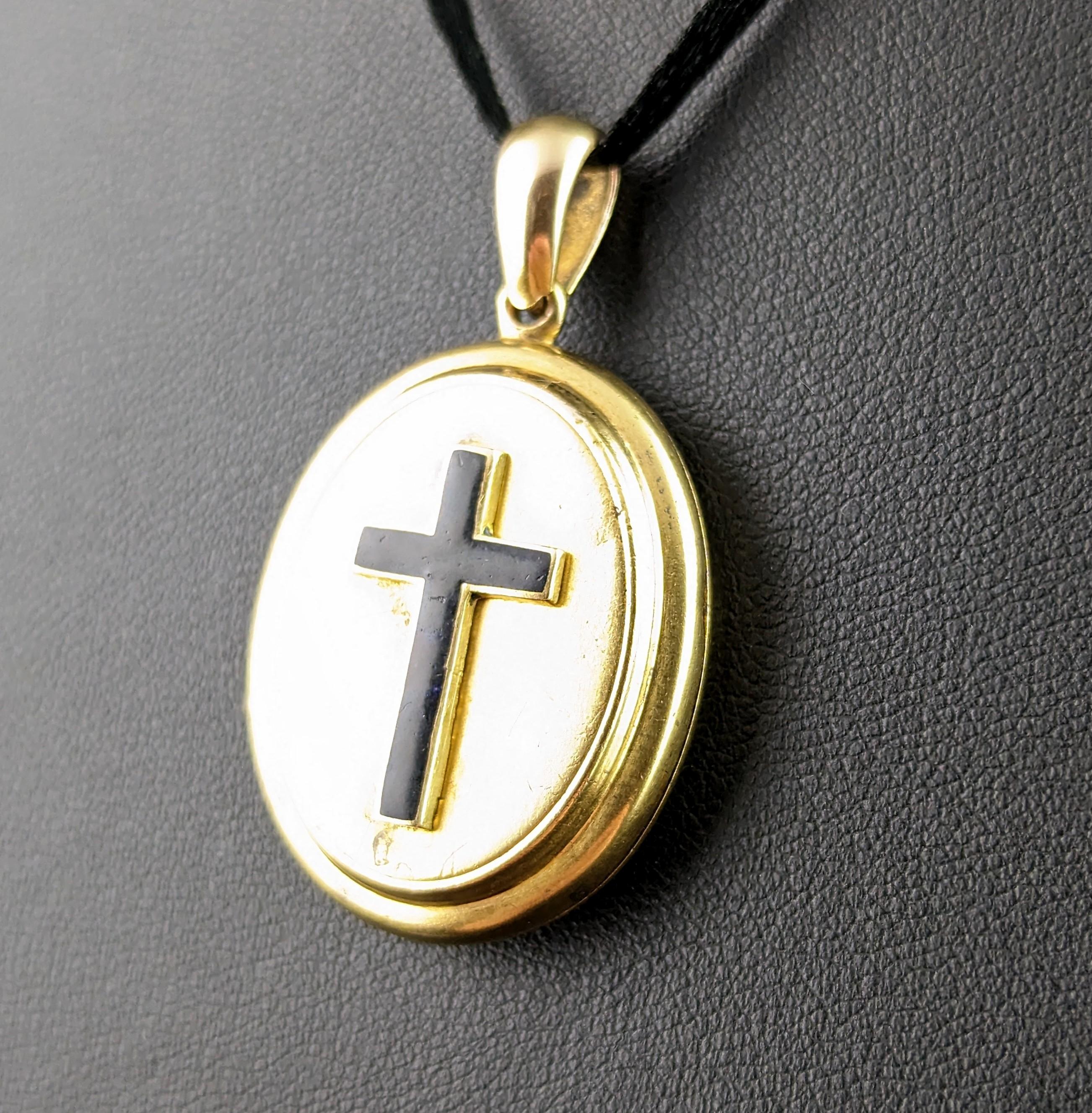 Médaillon de deuil ancien en or 18 carats, pendentif croix en émail noir en vente 5