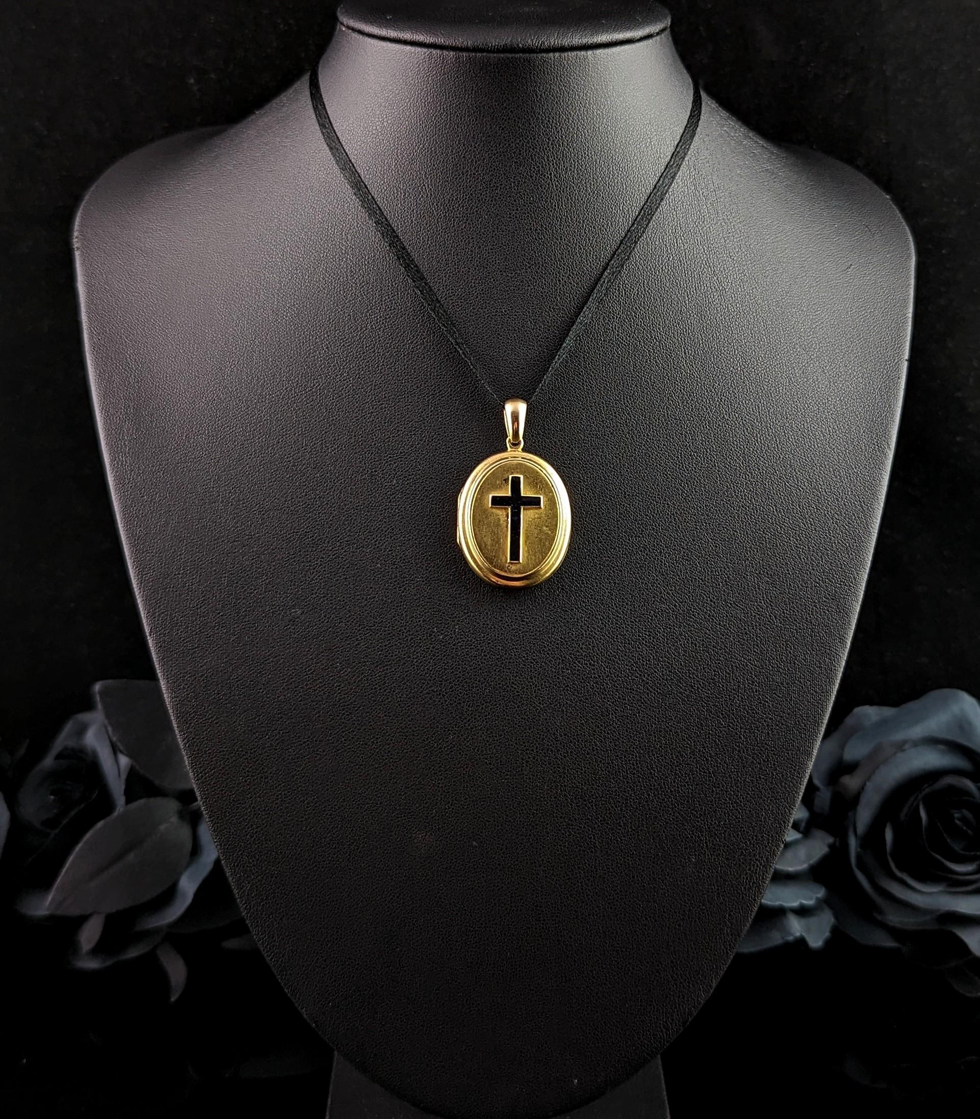 Médaillon de deuil ancien en or 18 carats, pendentif croix en émail noir en vente 9
