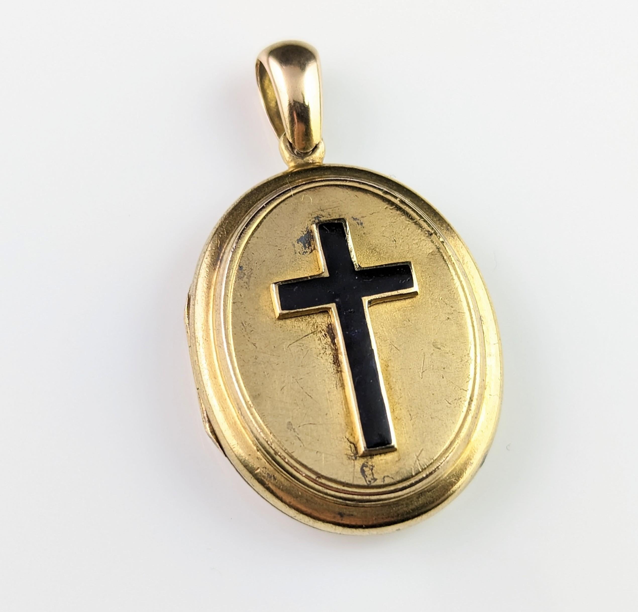 Médaillon de deuil ancien en or 18 carats, pendentif croix en émail noir en vente 13