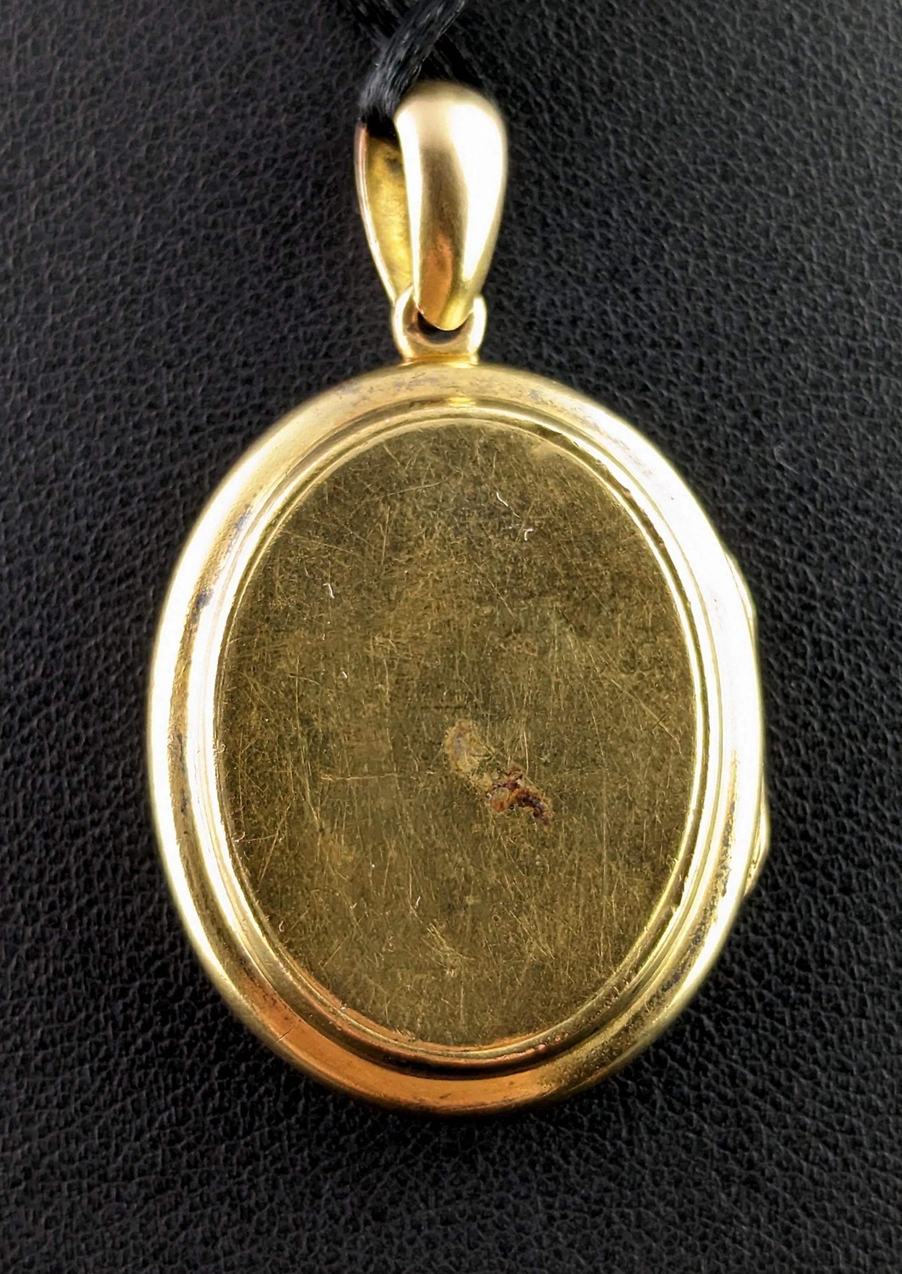 Antique 18k Gold Mourning Locket, Black Enamel Cross Pendant For Sale 4